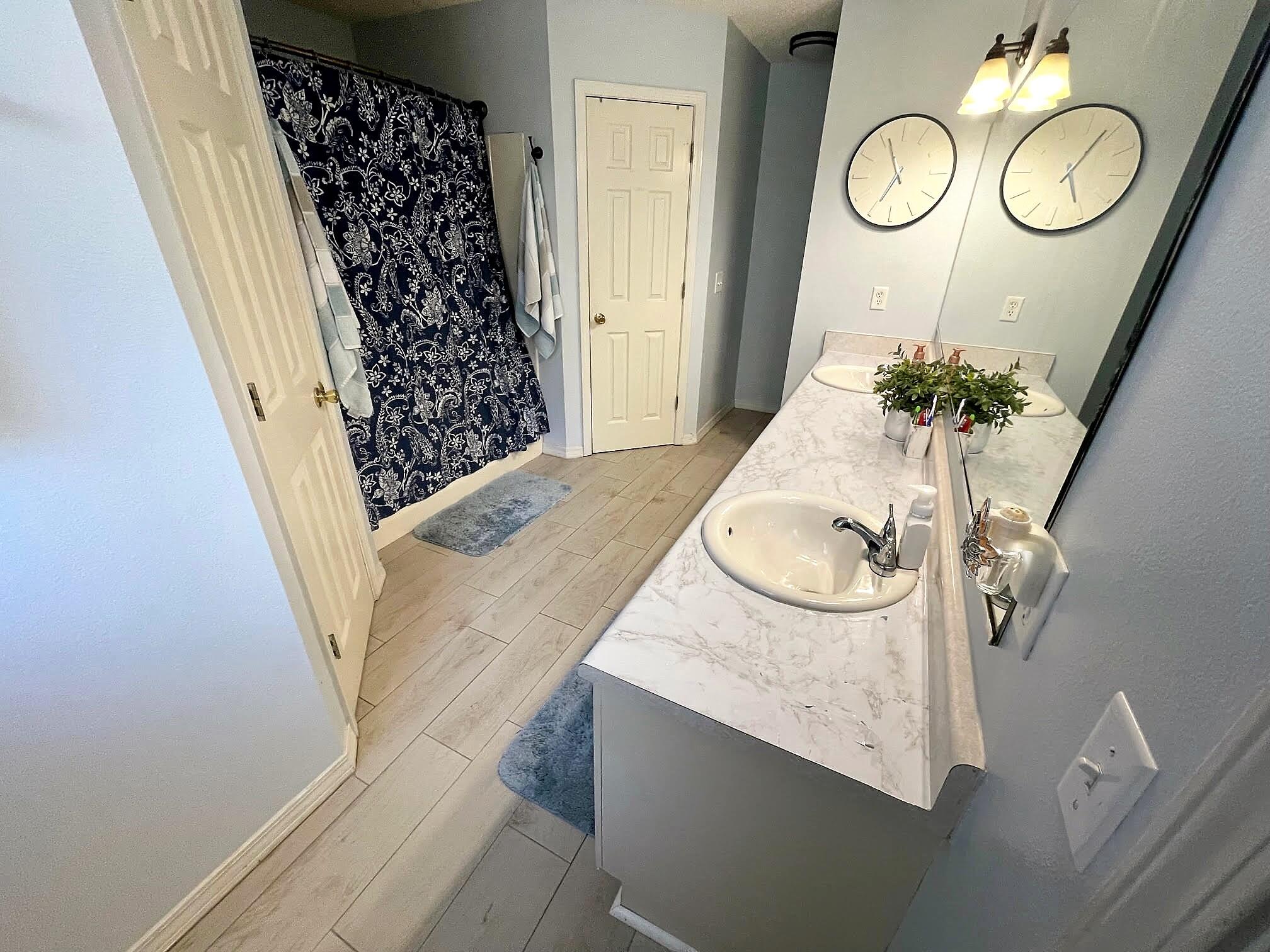 COUNTRY BREEZE ESTATES - Residential