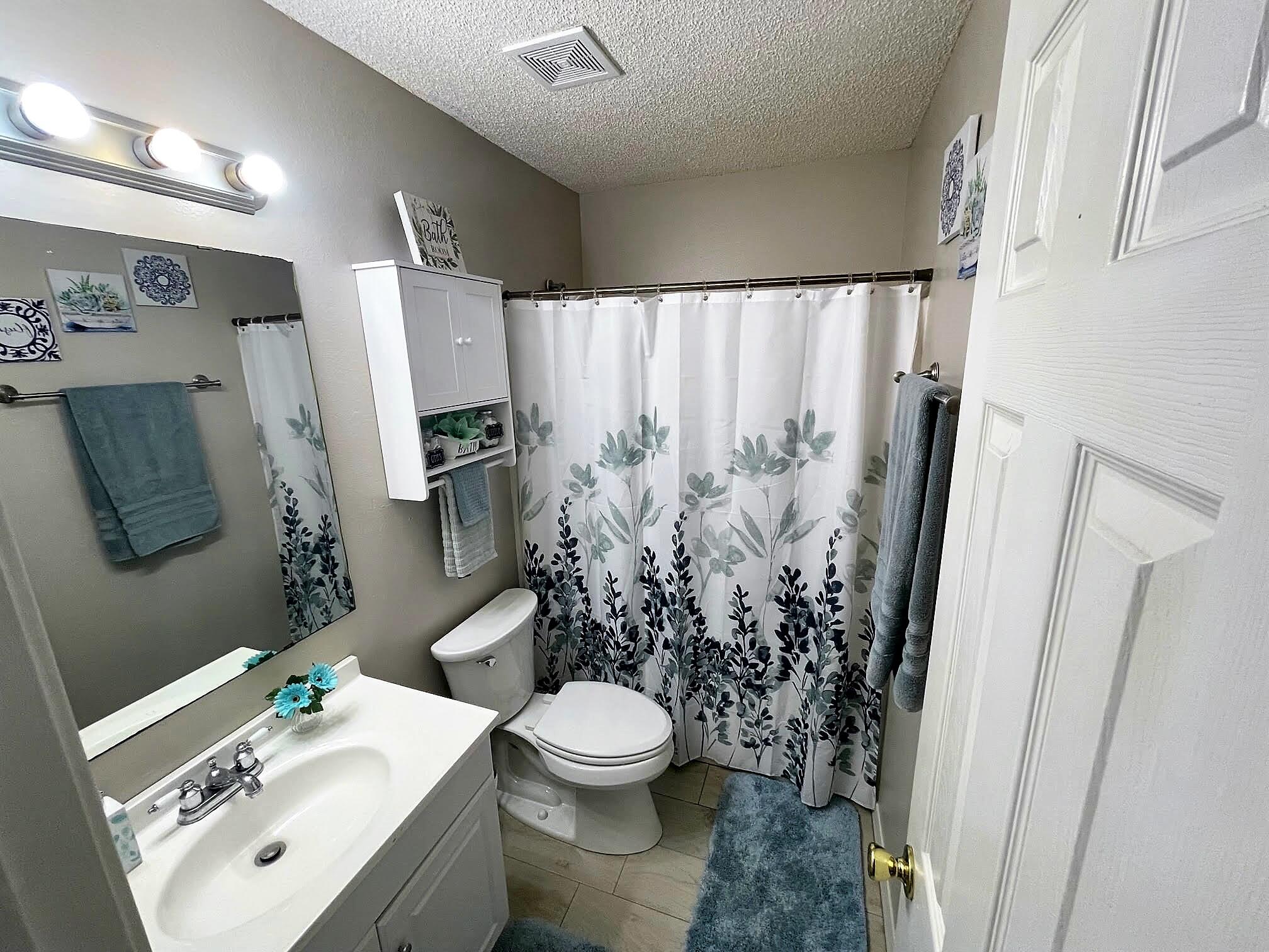 COUNTRY BREEZE ESTATES - Residential