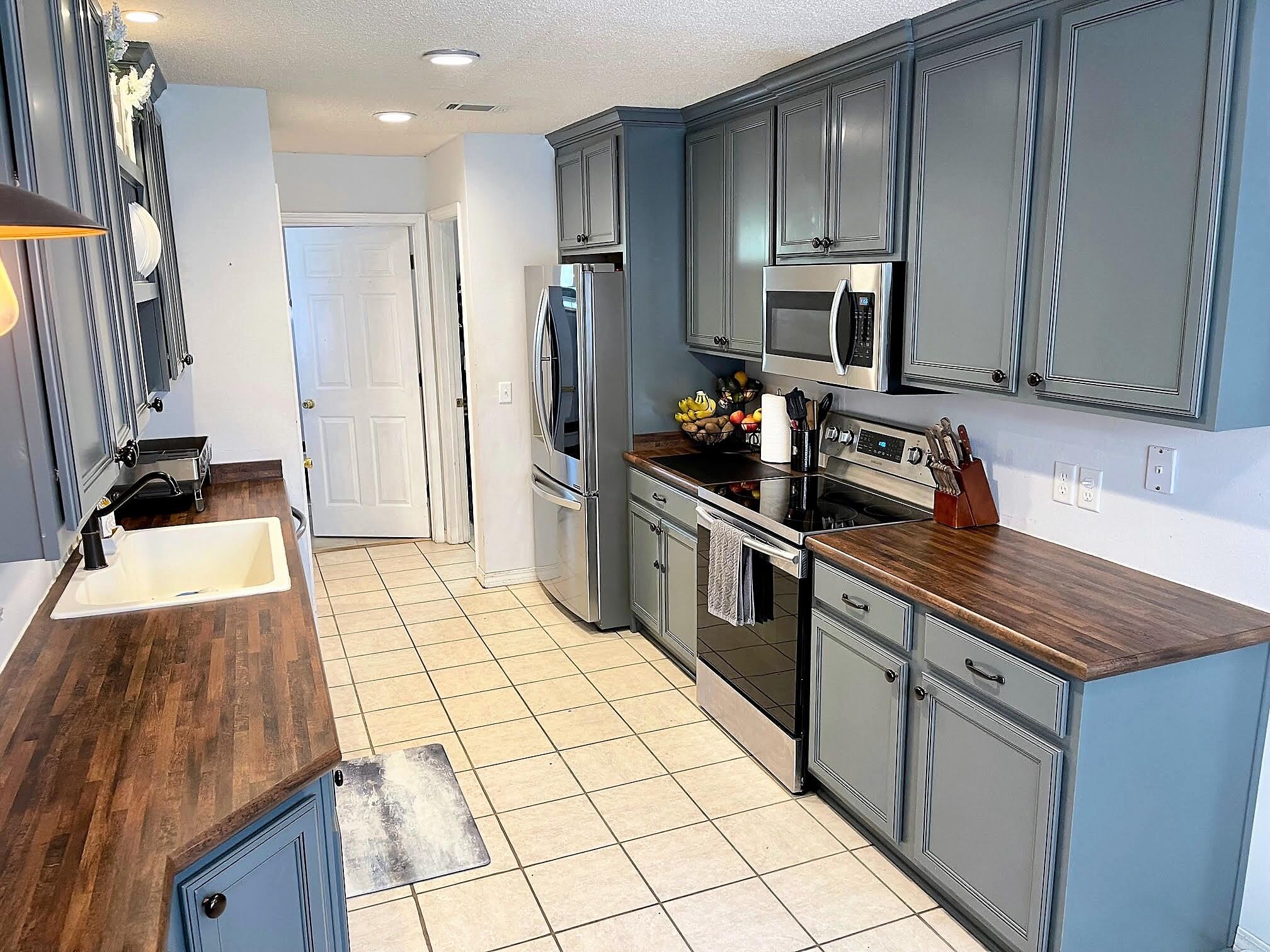 COUNTRY BREEZE ESTATES - Residential