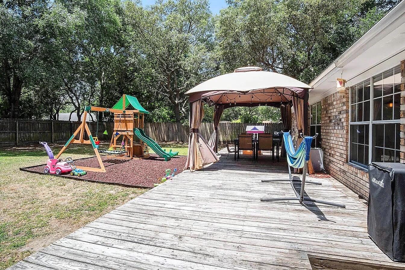 COUNTRY BREEZE ESTATES - Residential