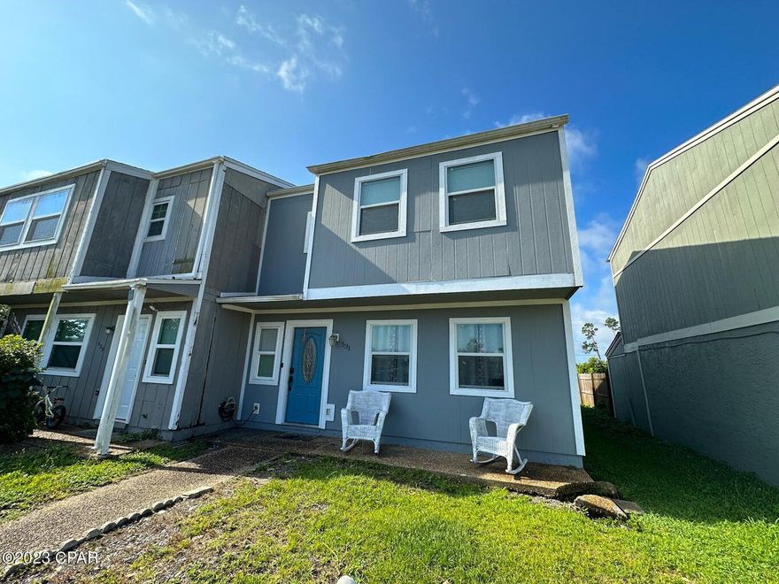 Welcome to your new Venetian Villa townhome. This desirable end-unit has been completely renovated and is move-in ready. With 3 bedrooms, 2.5 bathrooms and 1337 sqft this home makes a perfect starter home or home for a growing family. Being STR eligible it would also make a great investment property. Downstairs you have an open concept living/dining room with ceramic tile flooring. The kitchen has been upgraded with granite countertops and lots of cabinetry. you will find a half bathroom underneath the stairs. There is a covered porch overlooking your quiet, privacy fenced backyard perfect for entertaining guests. Upstairs you have the main bedroom with en-suite and an additional 2 bedrooms and another full bathroom. This townhome is centrally located, close to shopping, entertainment,