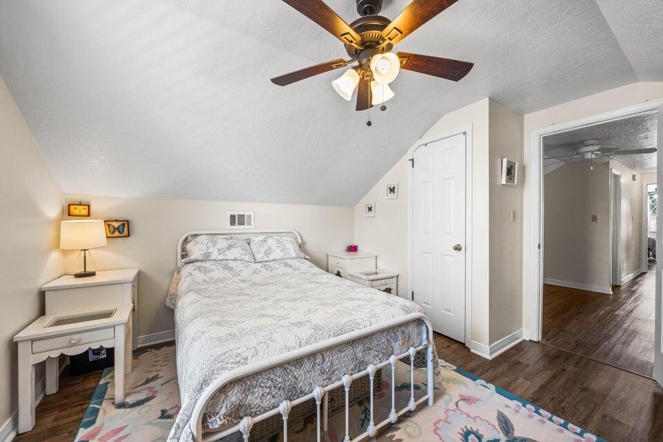 RIDGE WOOD MANOR - Residential Lease