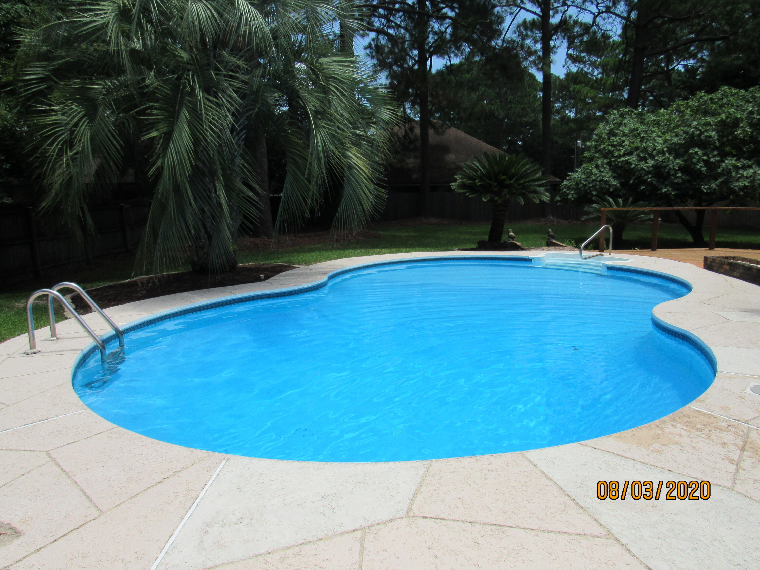 VALPARAISO PINECREST 6 - Residential Lease