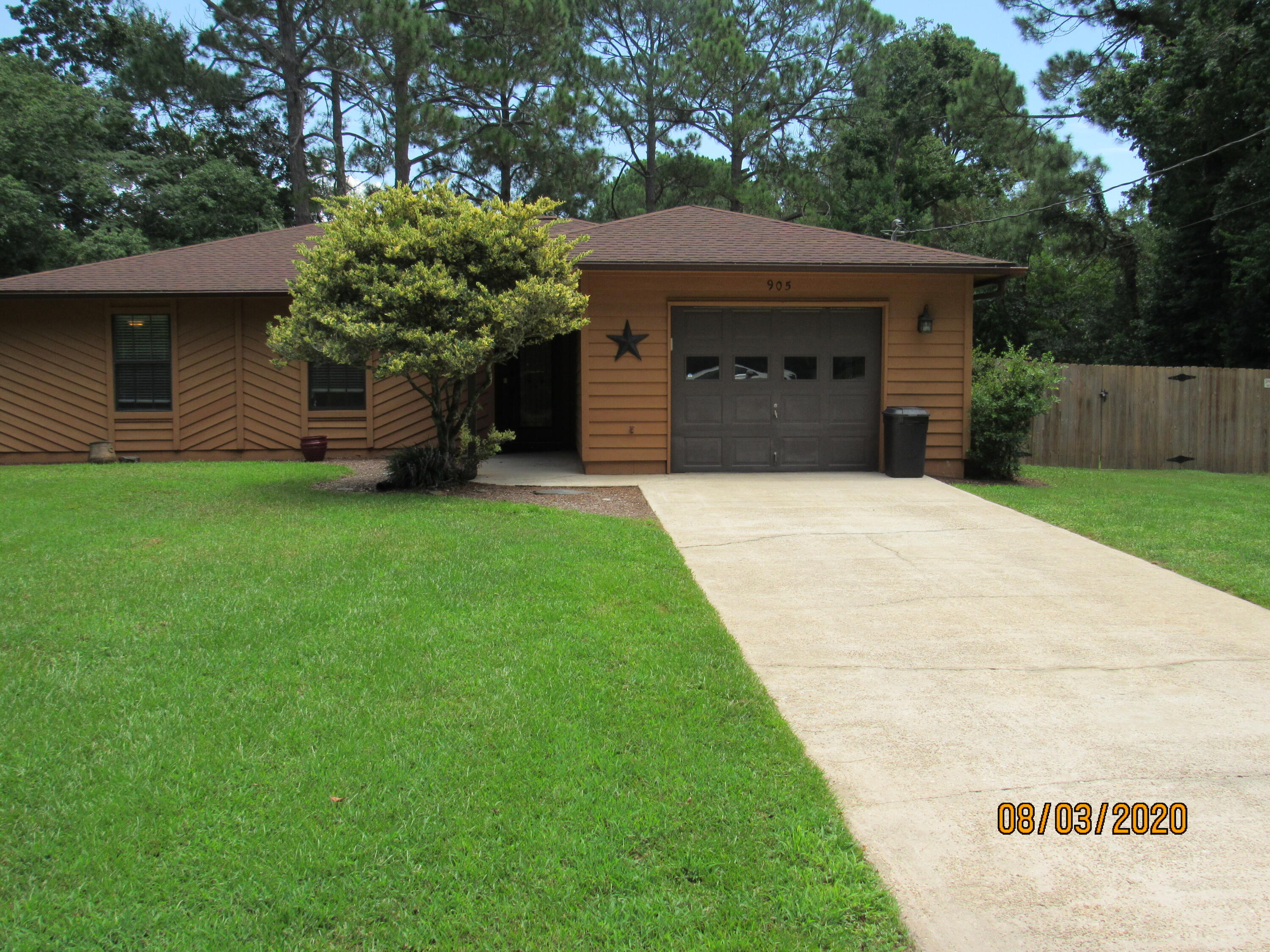 VALPARAISO PINECREST 6 - Residential Lease