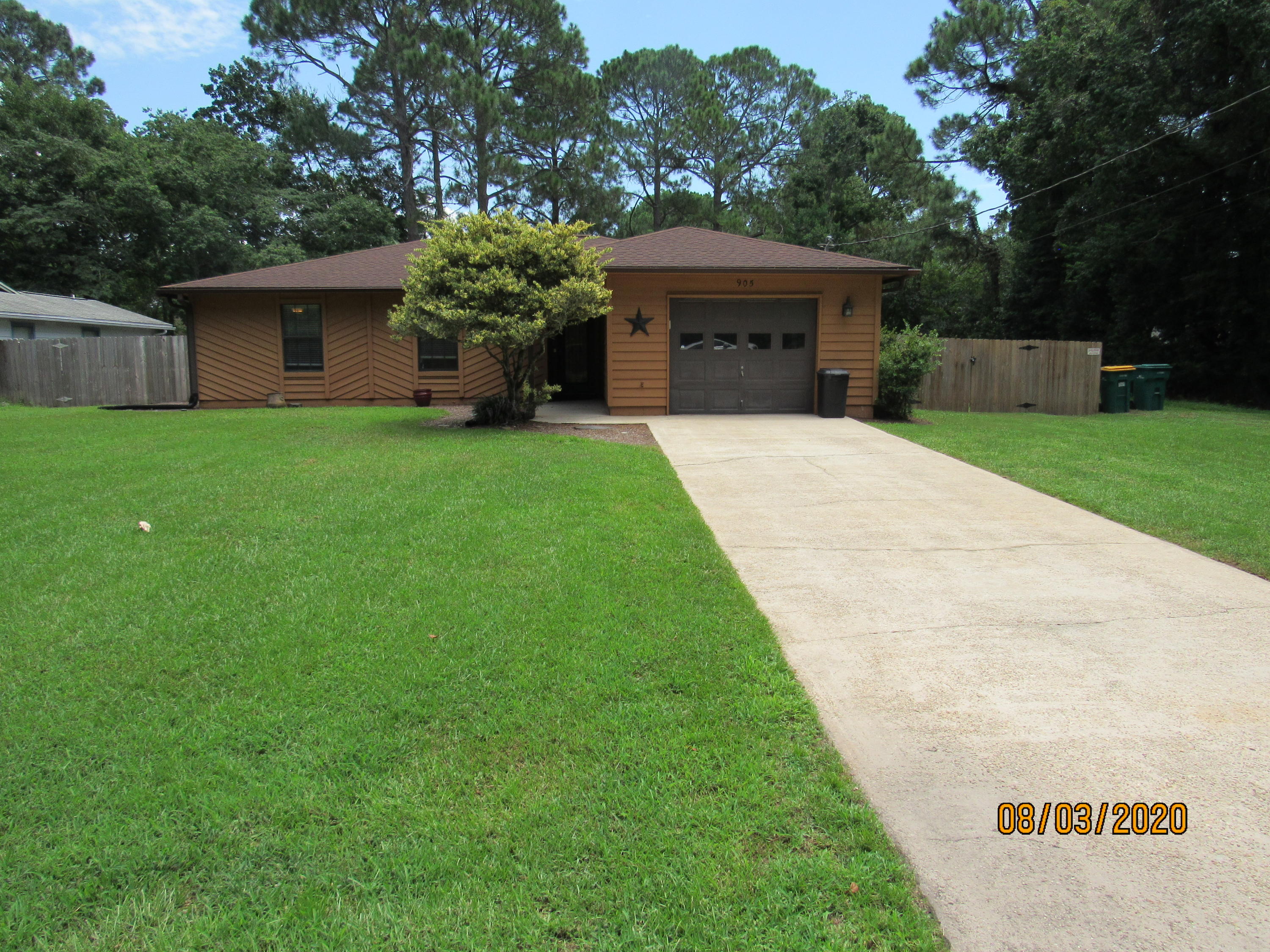 VALPARAISO PINECREST 6 - Residential Lease