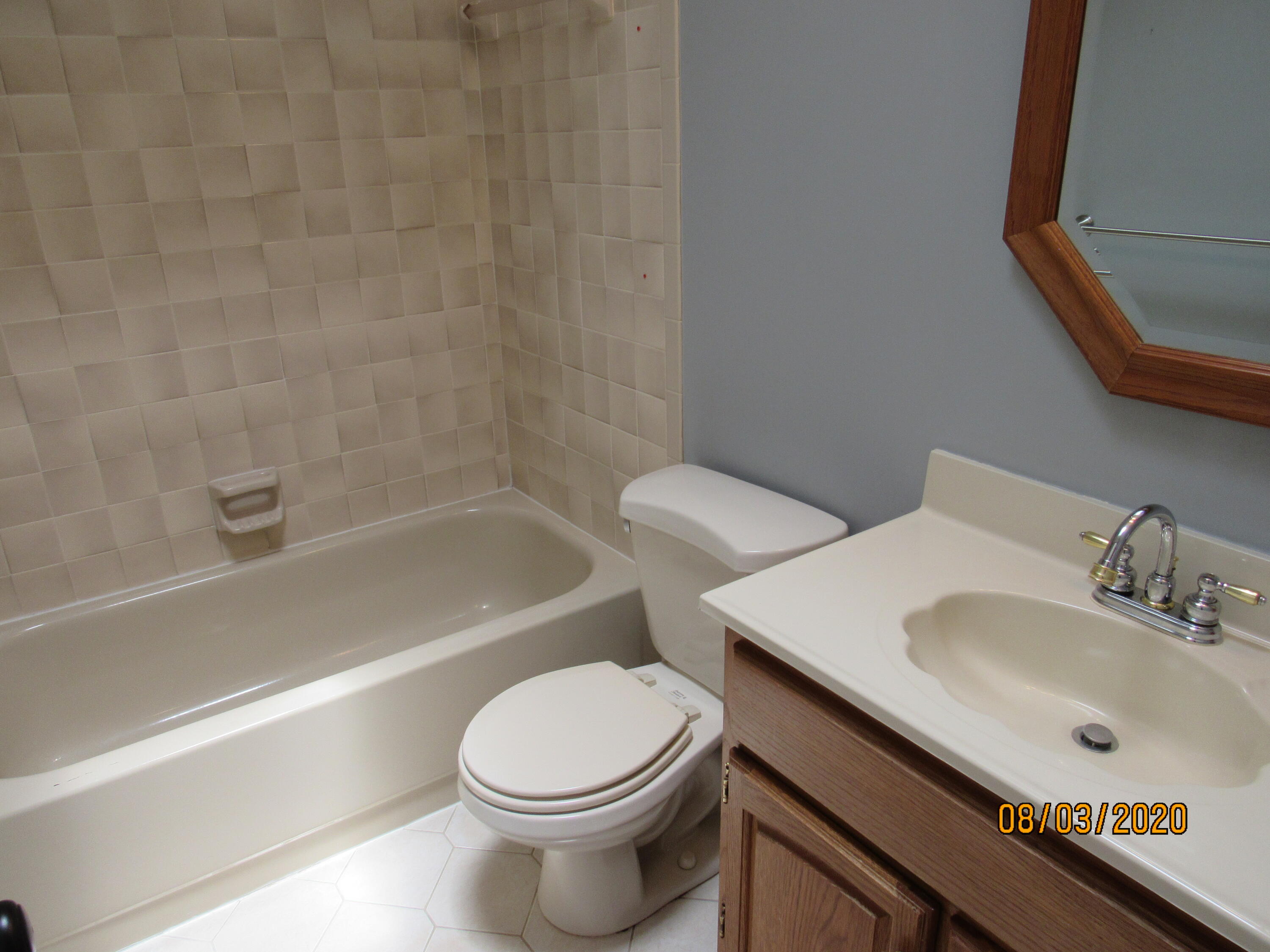 VALPARAISO PINECREST 6 - Residential Lease