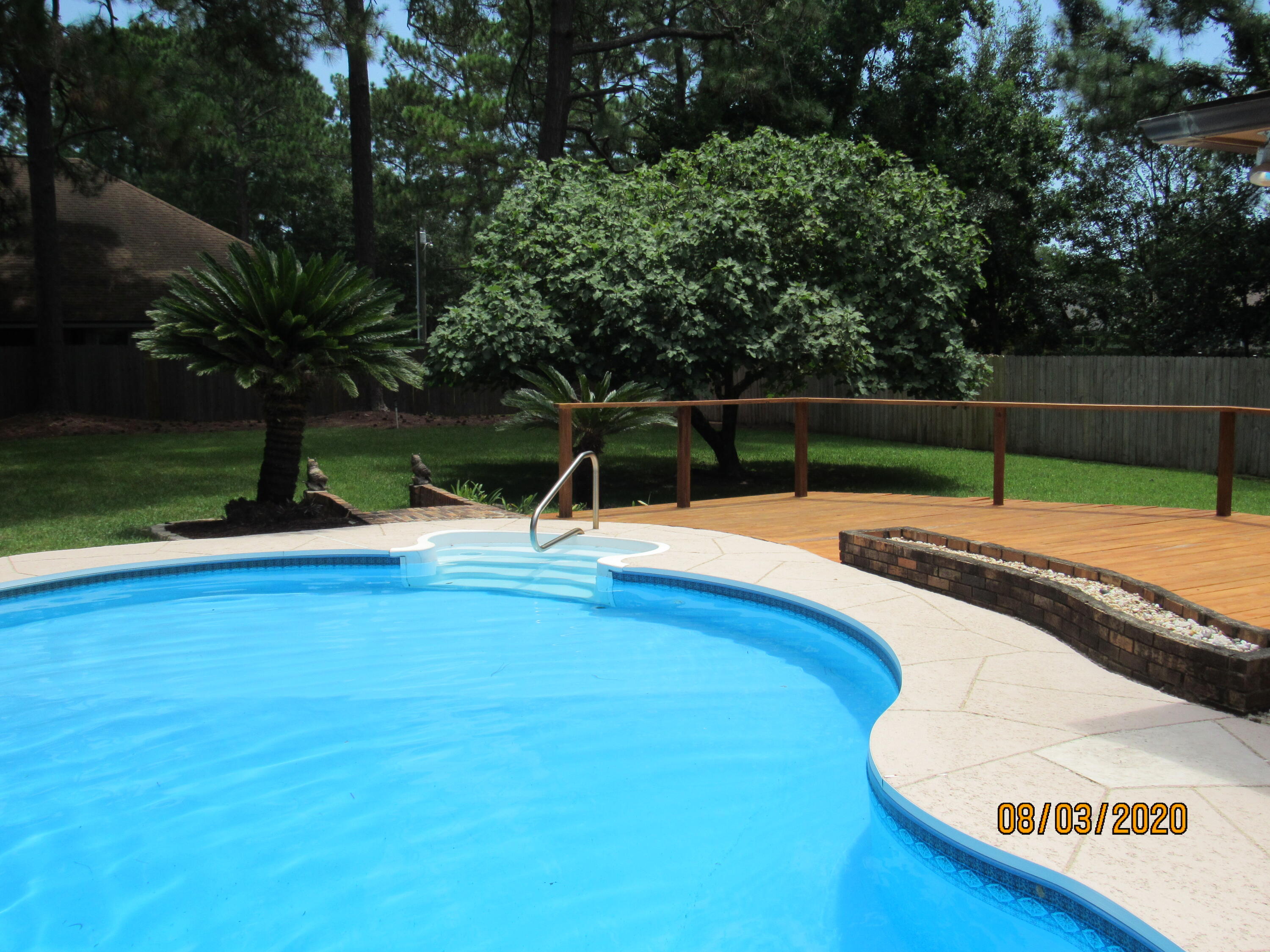 VALPARAISO PINECREST 6 - Residential Lease