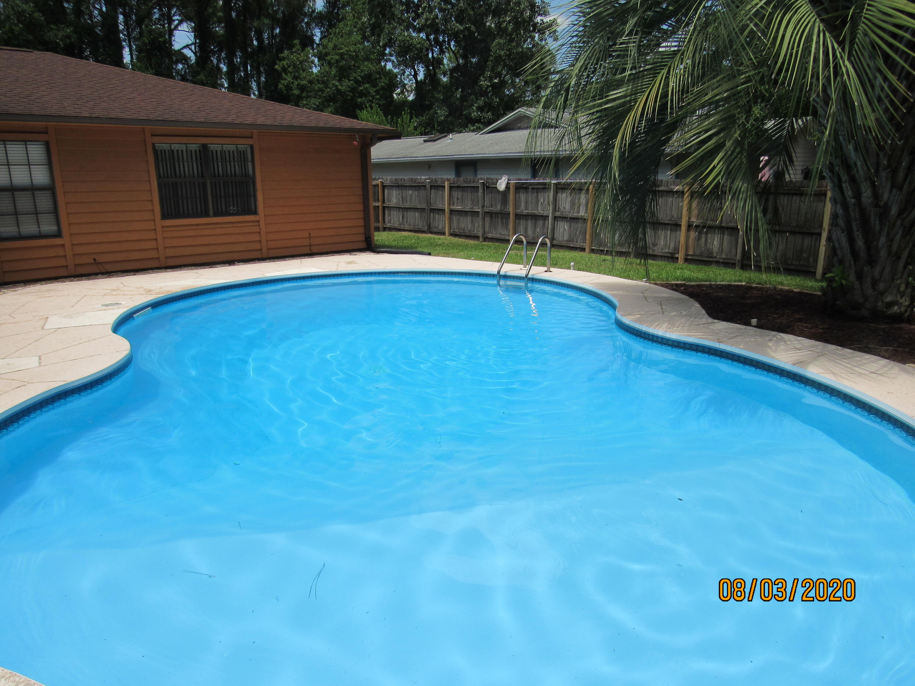 VALPARAISO PINECREST 6 - Residential Lease