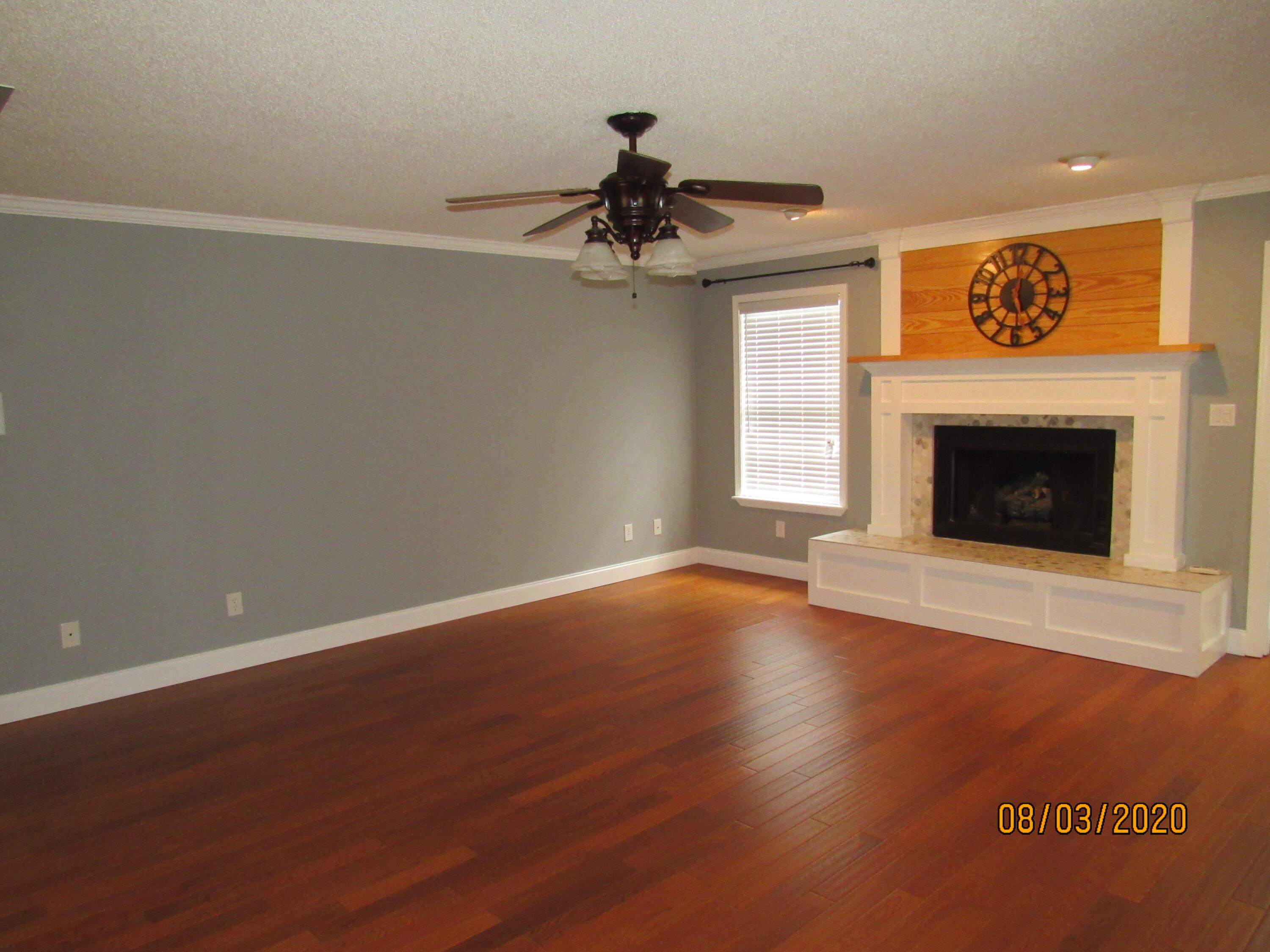 VALPARAISO PINECREST 6 - Residential Lease