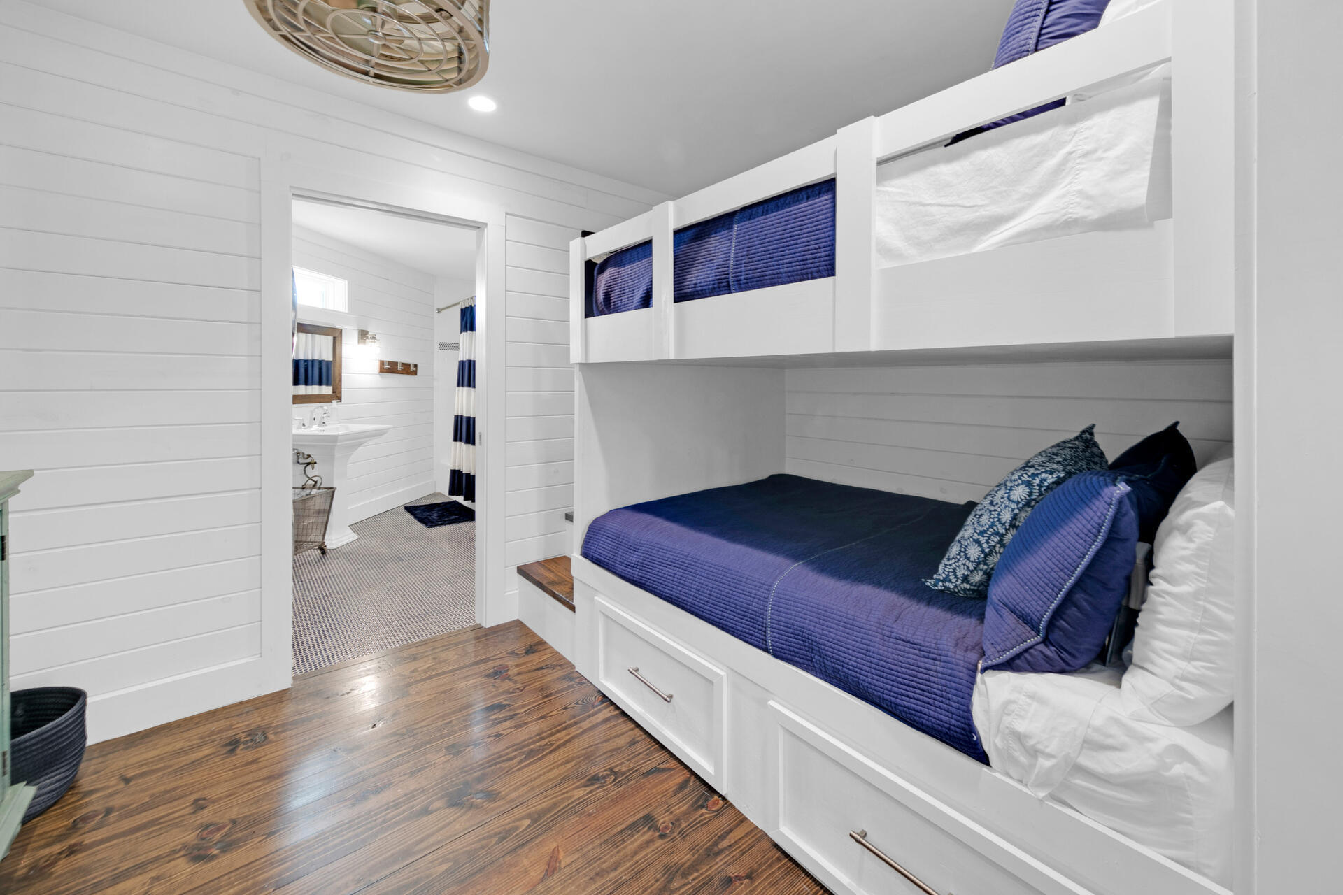 SEAGROVE 1ST ADDN - Residential