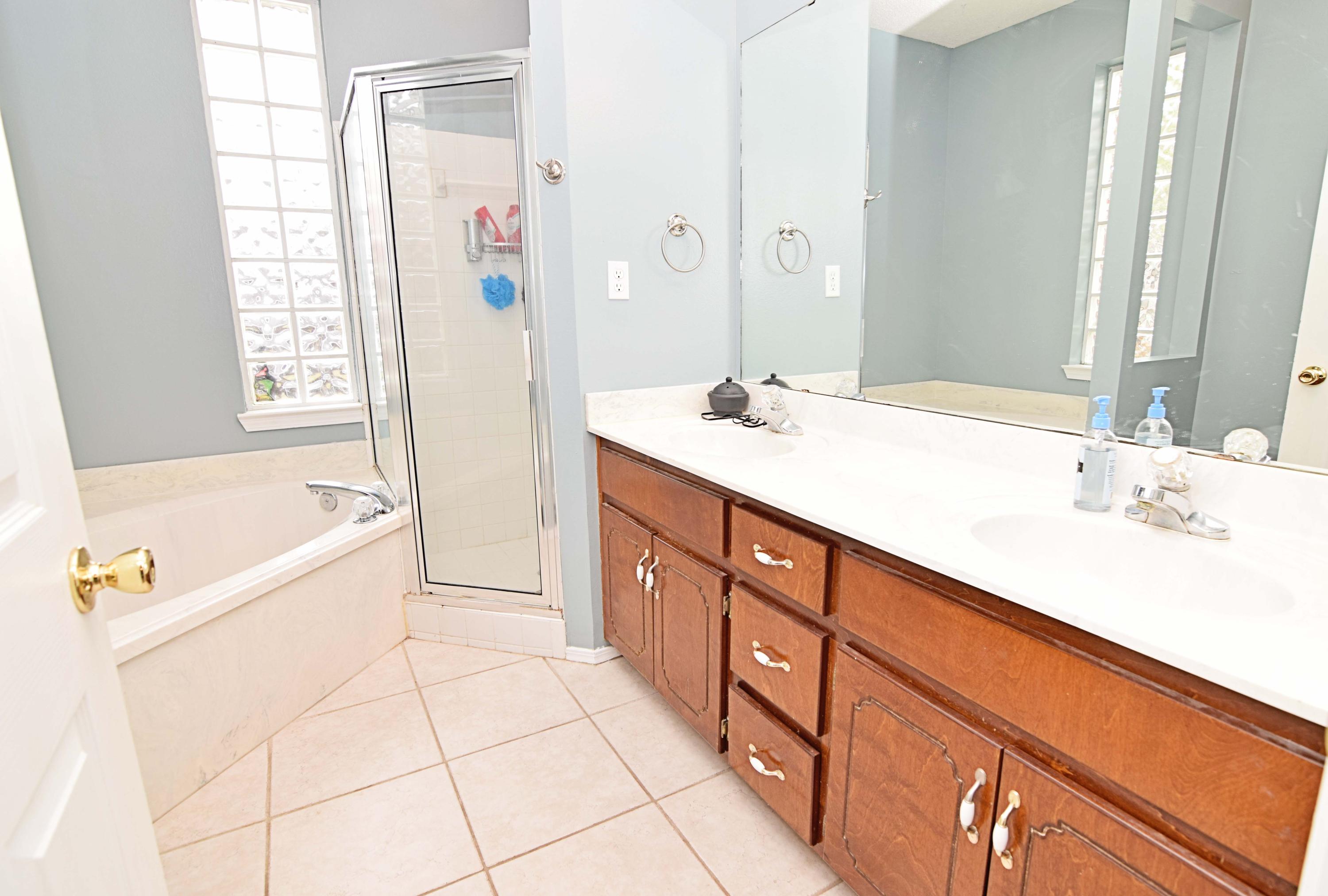 PARKWOOD SQUARE PH 2 - Residential