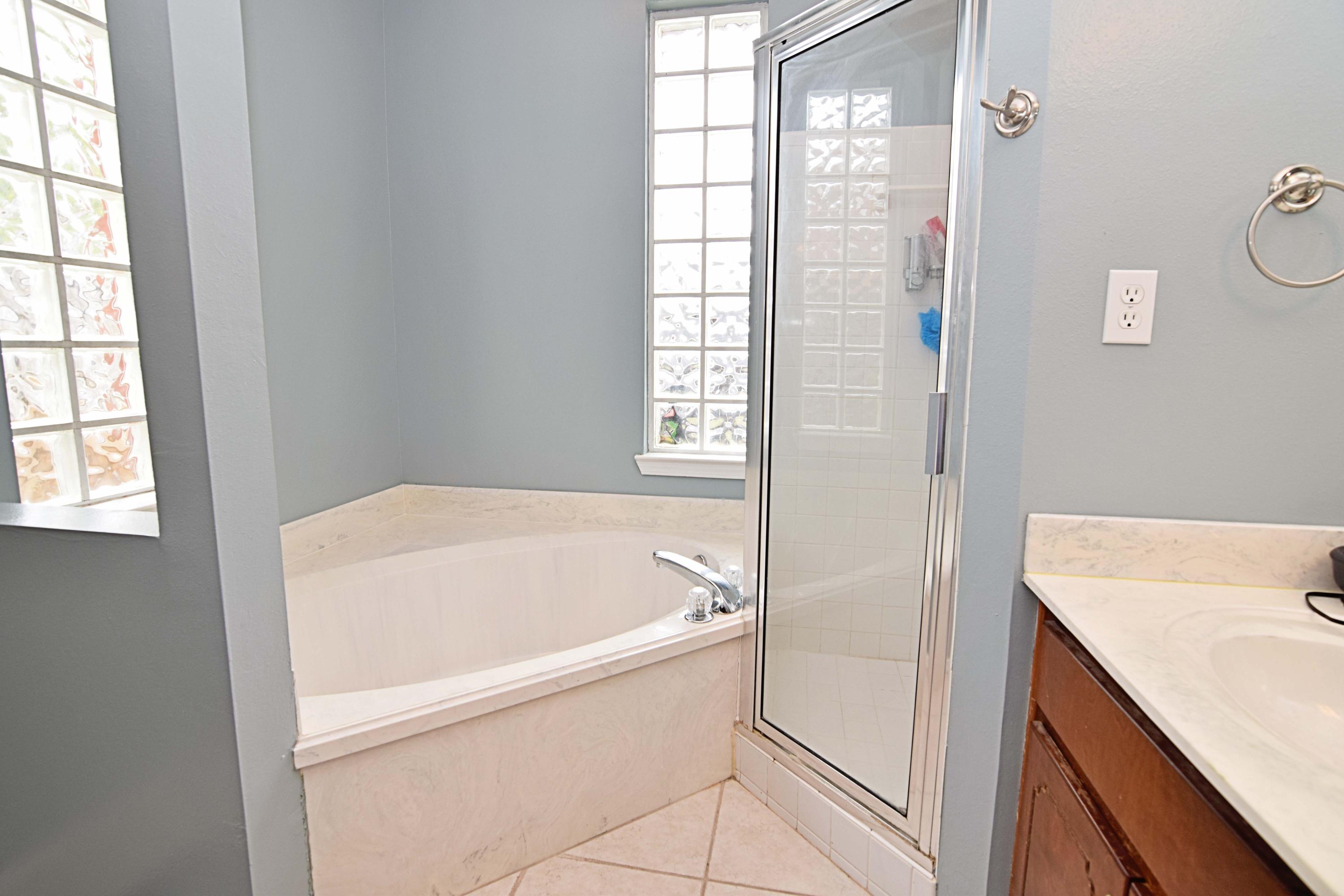 PARKWOOD SQUARE PH 2 - Residential