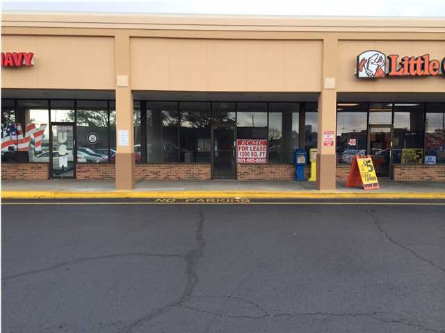 This unit features 1,200sq/ft in a large shopping center with the anchor tenant as Piggly Wiggly. This unit is located on the north end cap and features an open floor plan. It is centrally located within close proximity to Hurlbert field from gate and across the street from the Santa Rosa Mall.