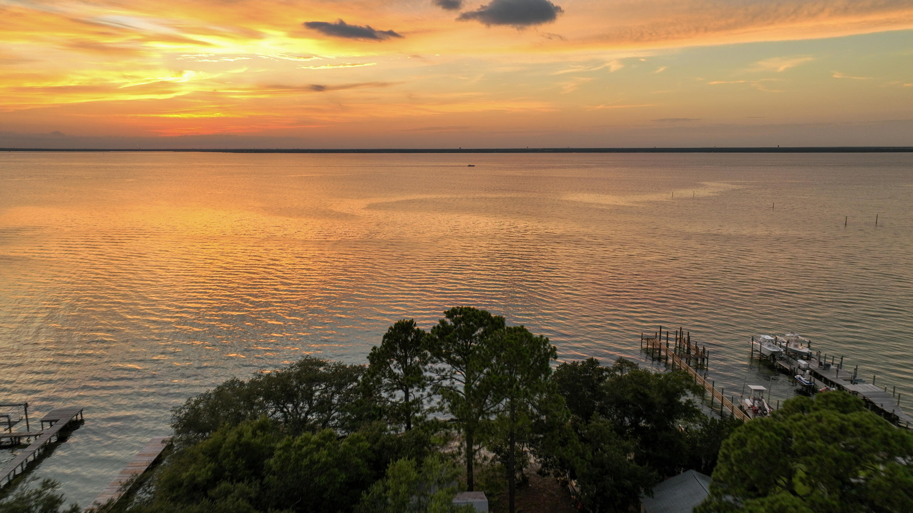 DESTIN - Land