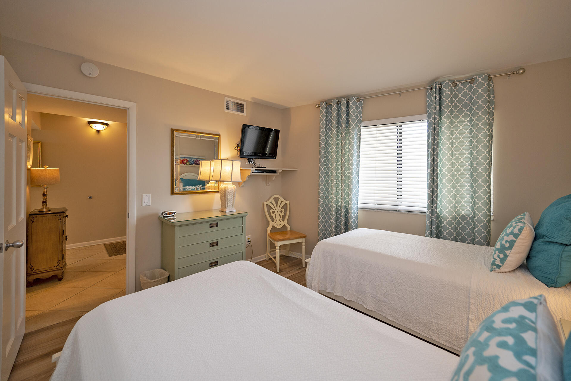 MAINSAIL CONDO PH I - Residential