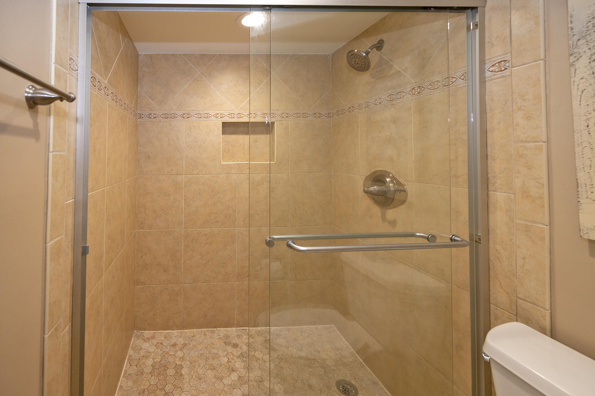 MAINSAIL CONDO PH I - Residential