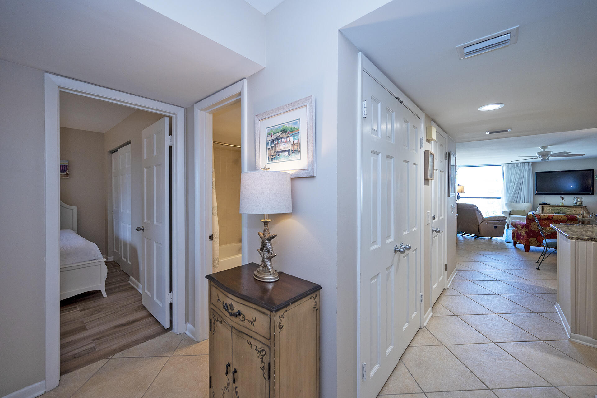 MAINSAIL CONDO PH I - Residential