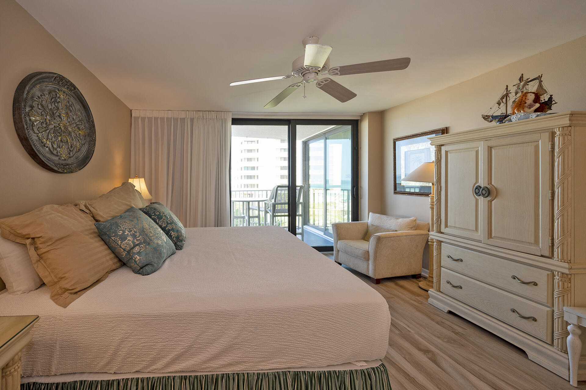 MAINSAIL CONDO PH I - Residential
