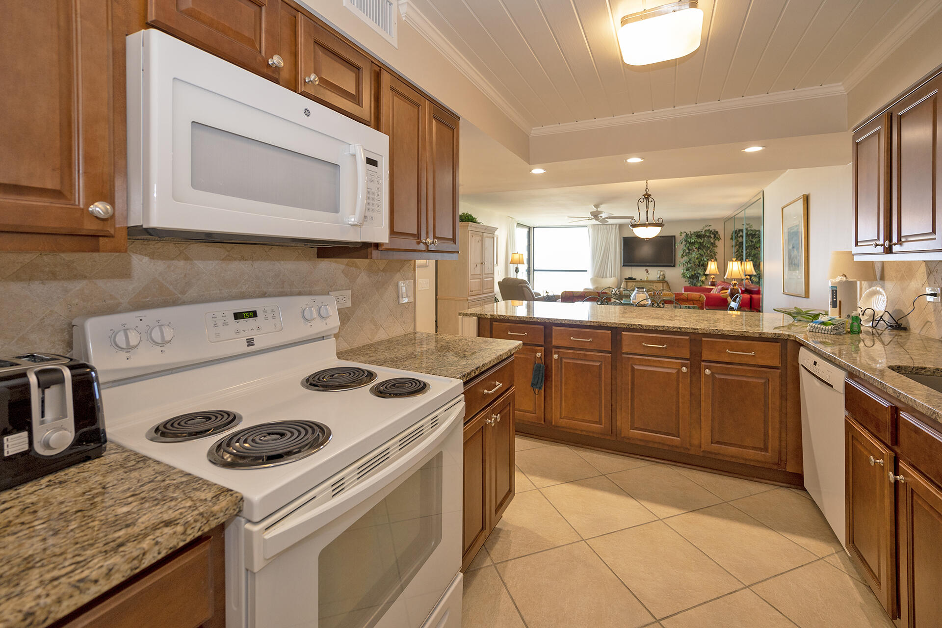 MAINSAIL CONDO PH I - Residential
