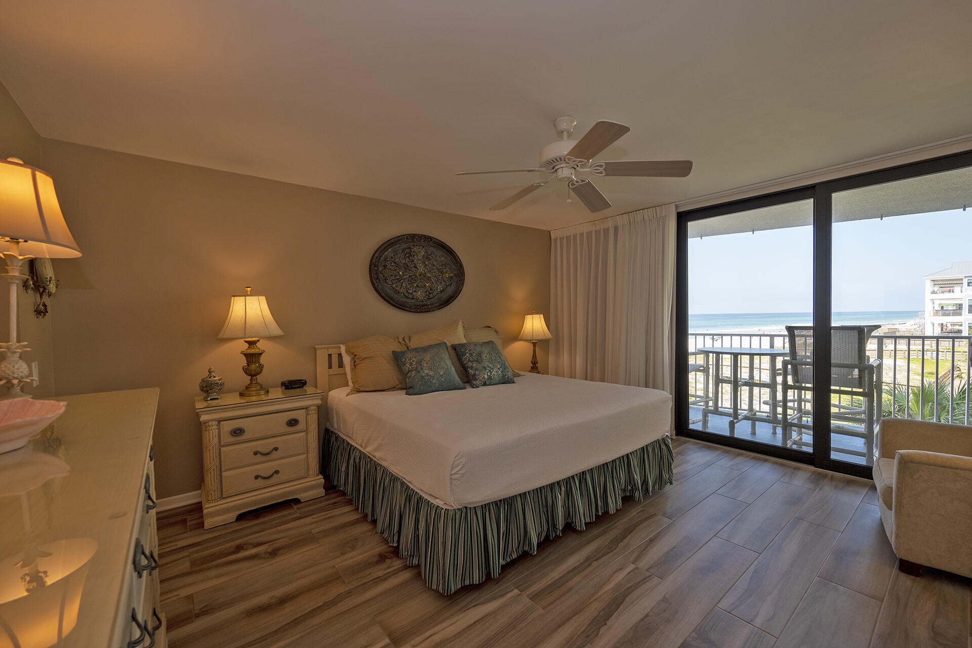 MAINSAIL CONDO PH I - Residential
