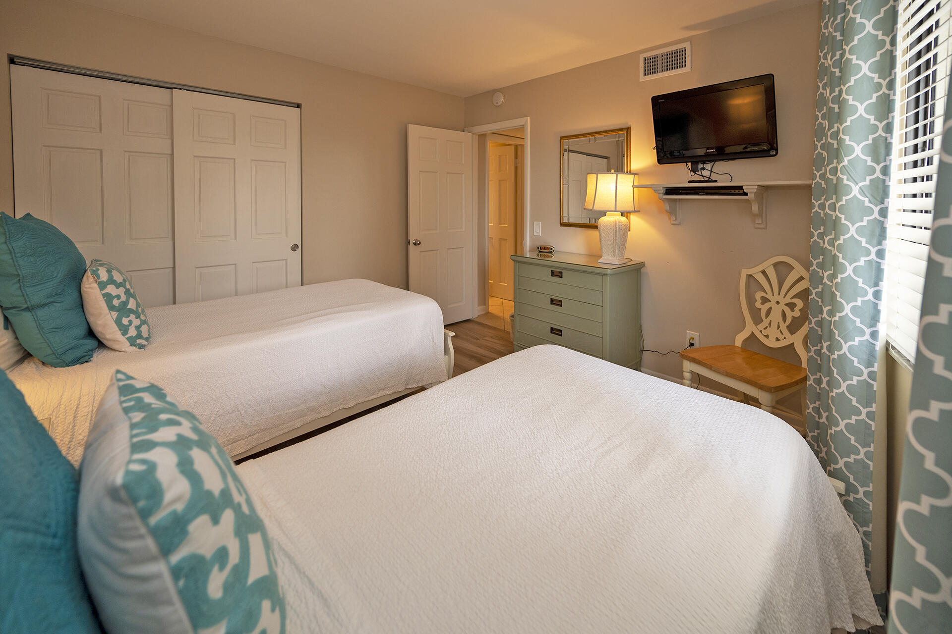 MAINSAIL CONDO PH I - Residential