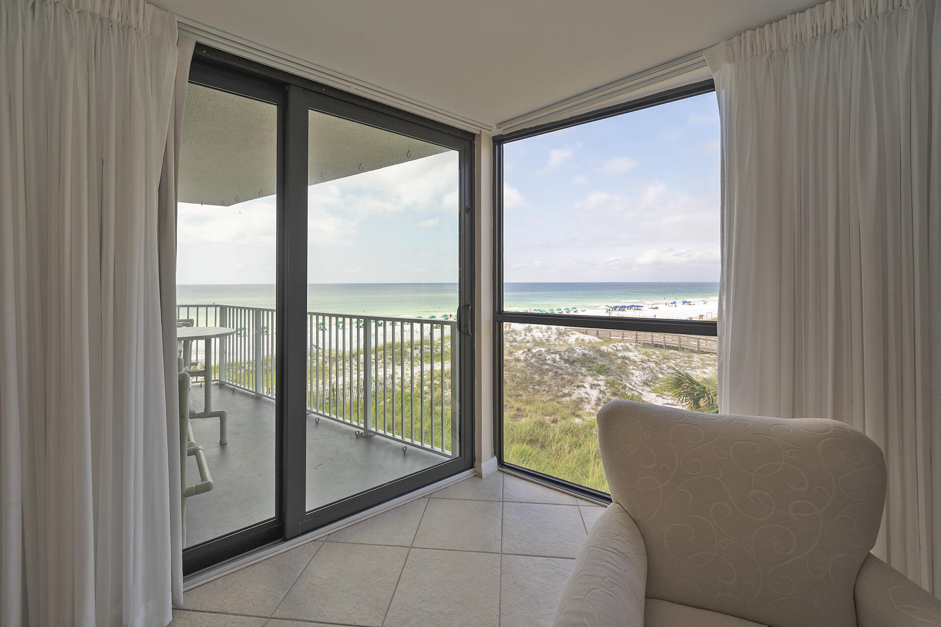 MAINSAIL CONDO PH I - Residential