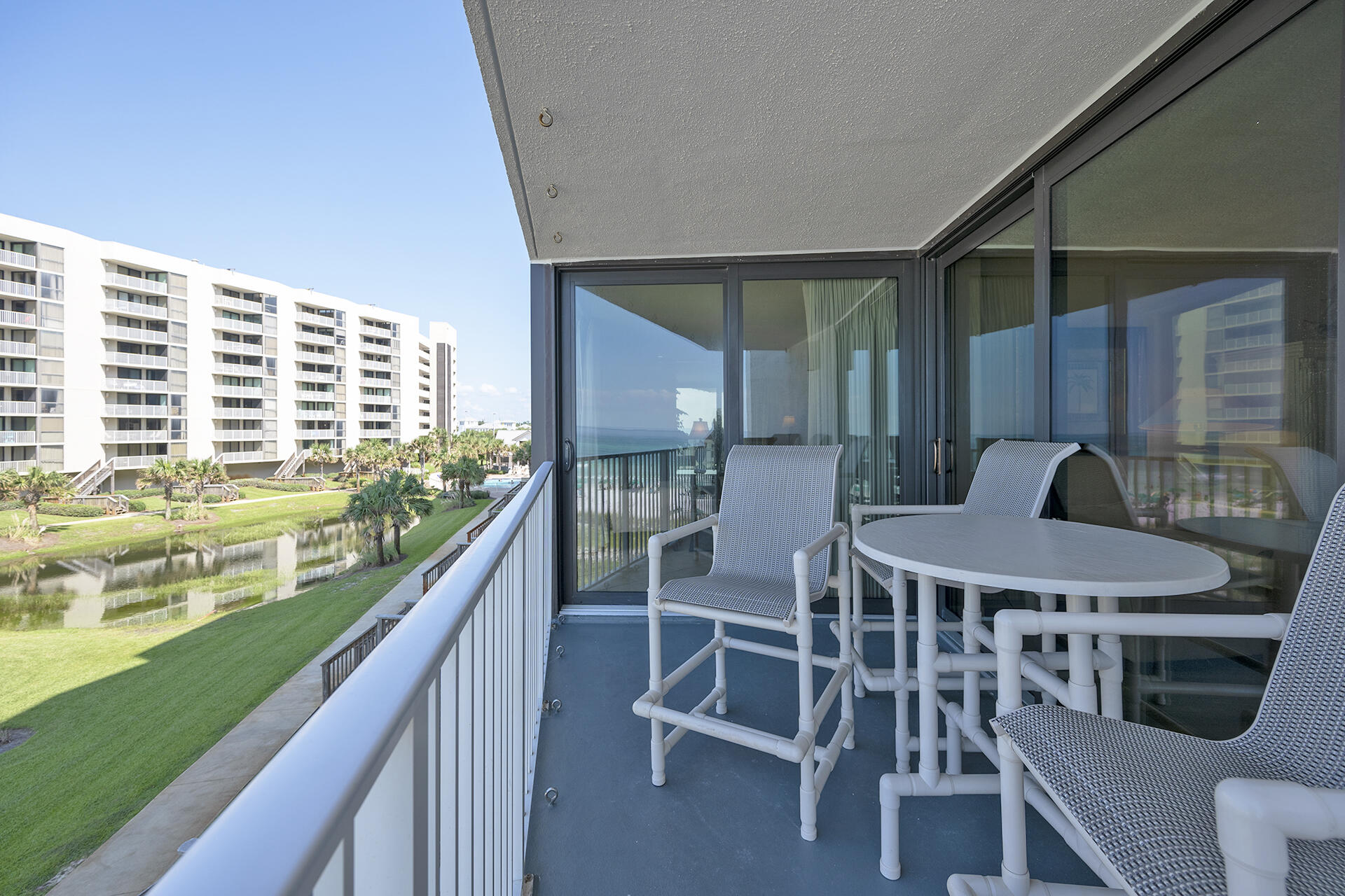 MAINSAIL CONDO PH I - Residential