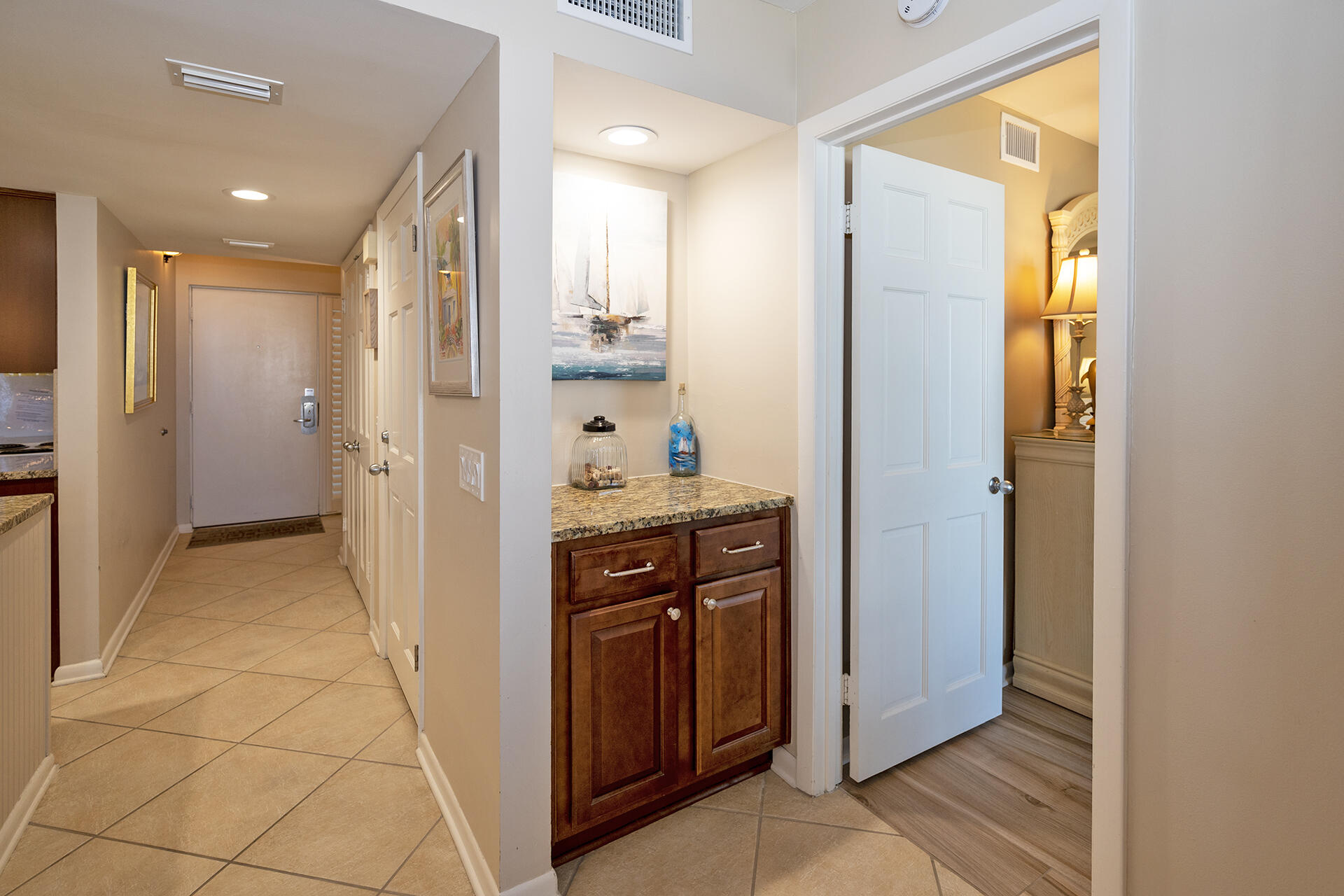 MAINSAIL CONDO PH I - Residential