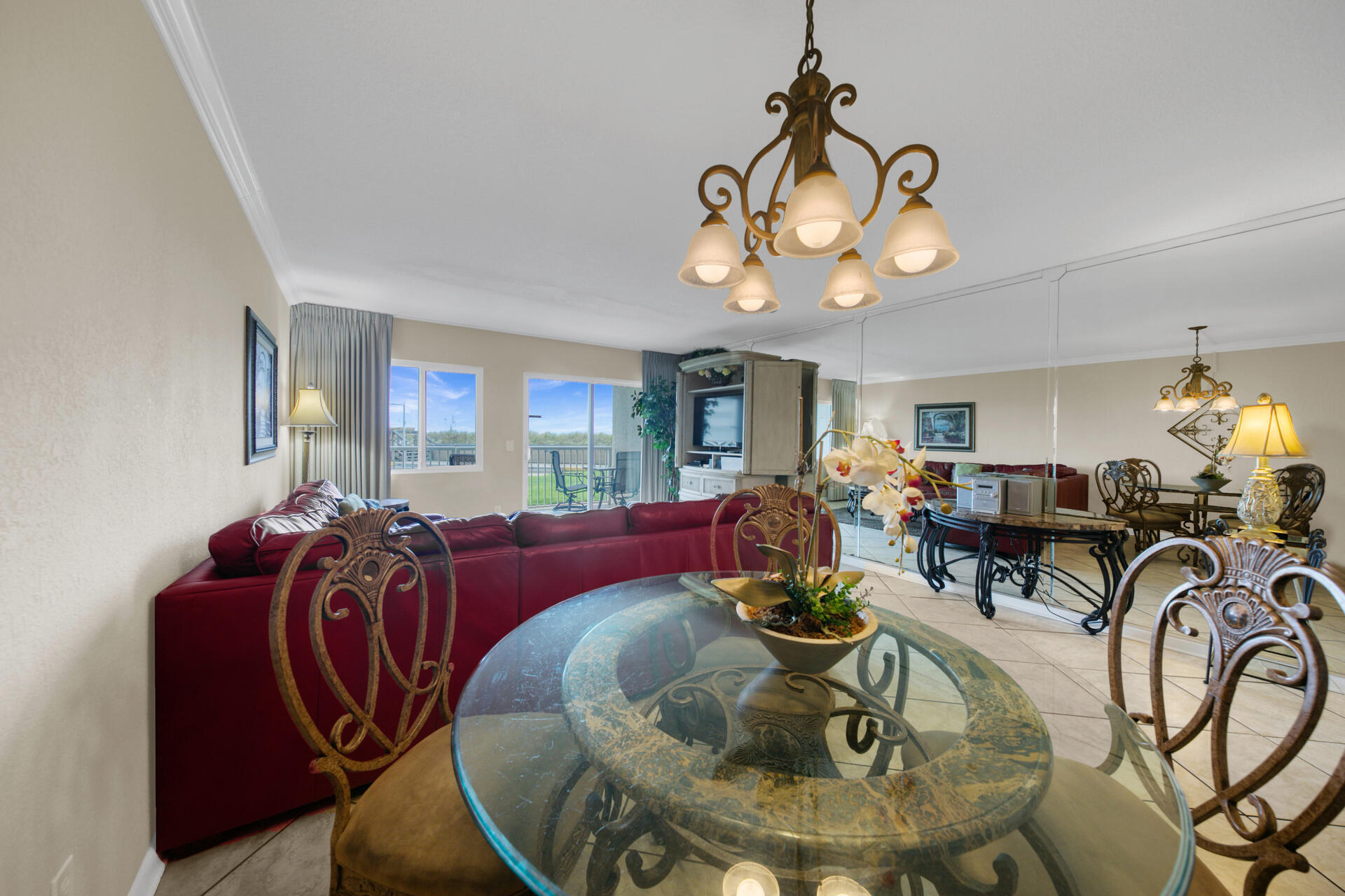 HOLIDAY SURF & RACQUET - Residential