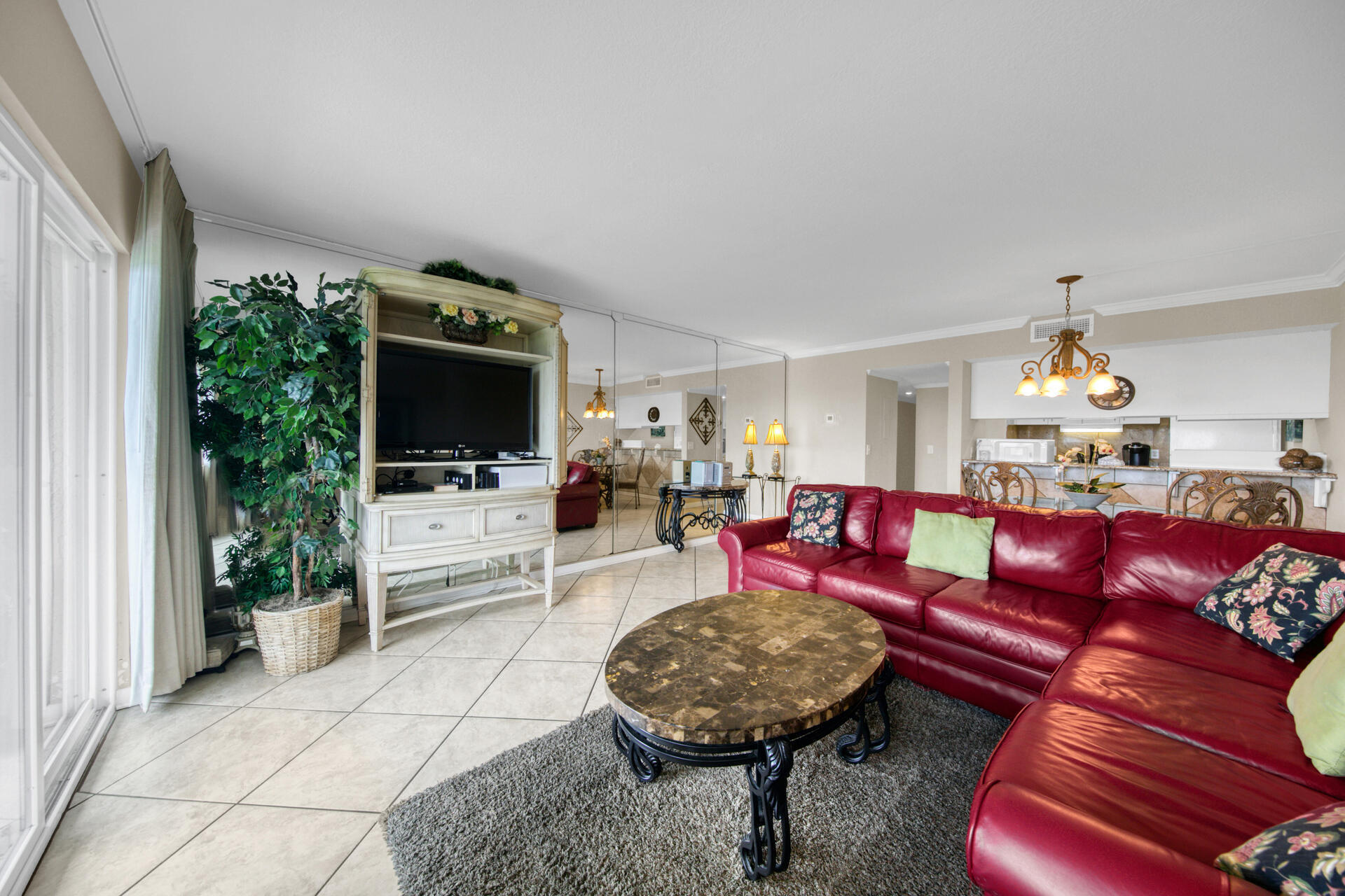 HOLIDAY SURF & RACQUET - Residential