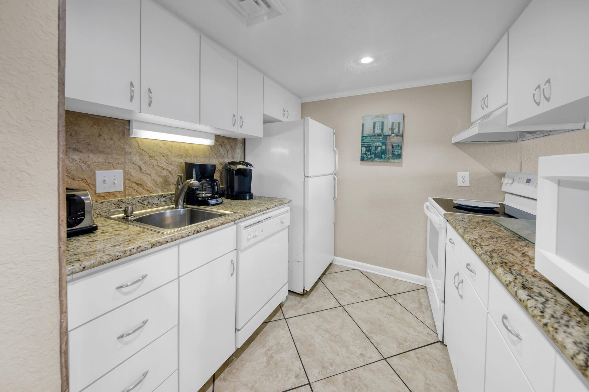 HOLIDAY SURF & RACQUET - Residential