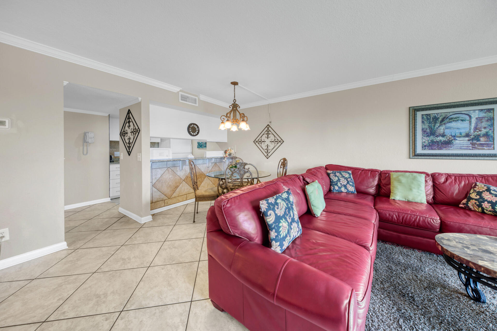 HOLIDAY SURF & RACQUET - Residential