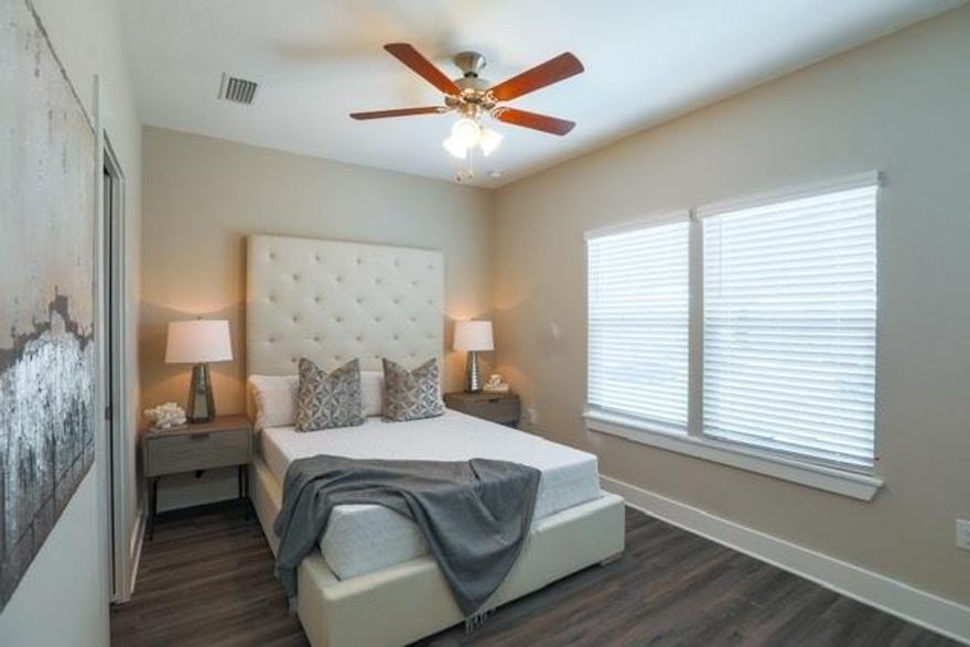110 Palm Shadow way is a 3bd/2.5ba town home in the beautiful Verandas community in Freeport! Covered, screened in back porch area, quartz counter tops, LVP flooring throughout, all stainless appliances, kitchen backsplash, mini blind window coverings and community pool.
Experience the tranquil, relaxed lifestyle with the luxury of the beautiful white sandy beaches just down the road. You won't want to miss out on this opportunity!
Stock photos***
Finishings, selections and colors may differ
