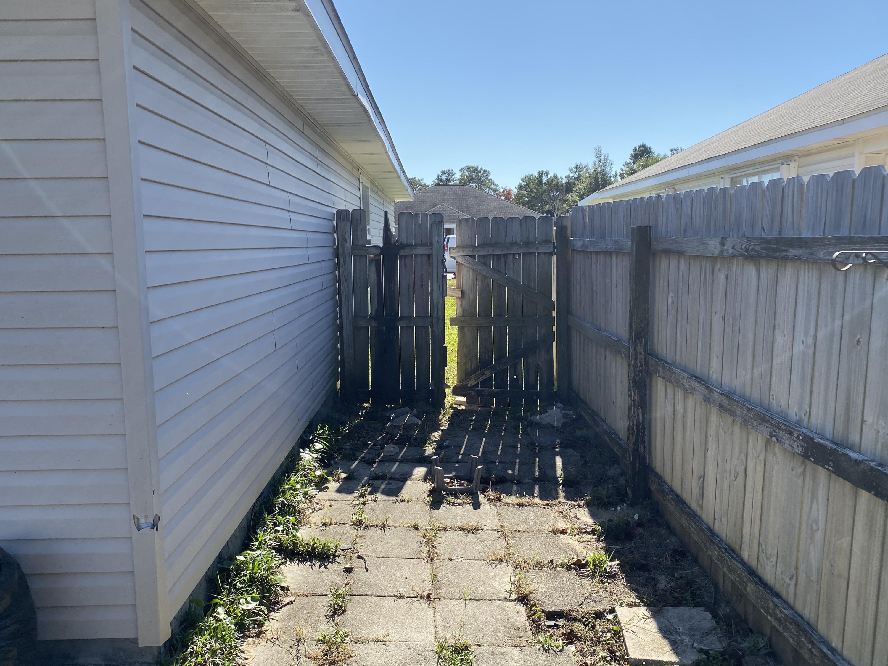 SHADOW LAKES - Residential