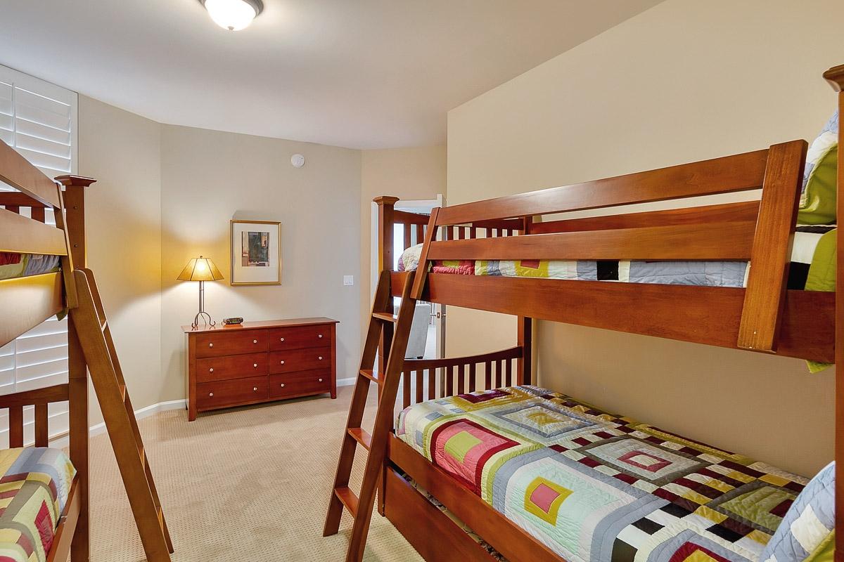 SILVER BEACH TOWERS - Residential