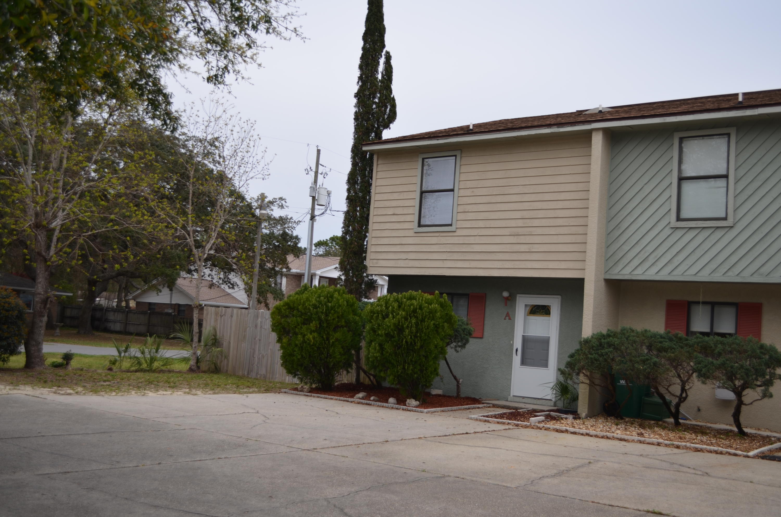ATTRACTIVE, WELL-KEPT AND SPACIOUS END UNIT TOWNHOME ON NICE SIZE LOT! KITCHEN COMPLETE W/ALL APPLIANCES LOTS OF CABINETS WITH ADDITIONAL BREAKFAST BAR, LIVING/DINING-ROOM ARRANGEMENT FOR EASY ENTERTAINING, PLUS BONUS ROOM FOR OFFICE. TWO SPACIOUS BEDROOMS UPSTAIRS WITH LARGE CLOSET PLUS ADD'L ROOM FOR SEWING/STORAGE. RELAX ON YOUR PATIO WITH PLENTY OF ROOM IN BACK AND SIDE FOR ENTERTAINING.