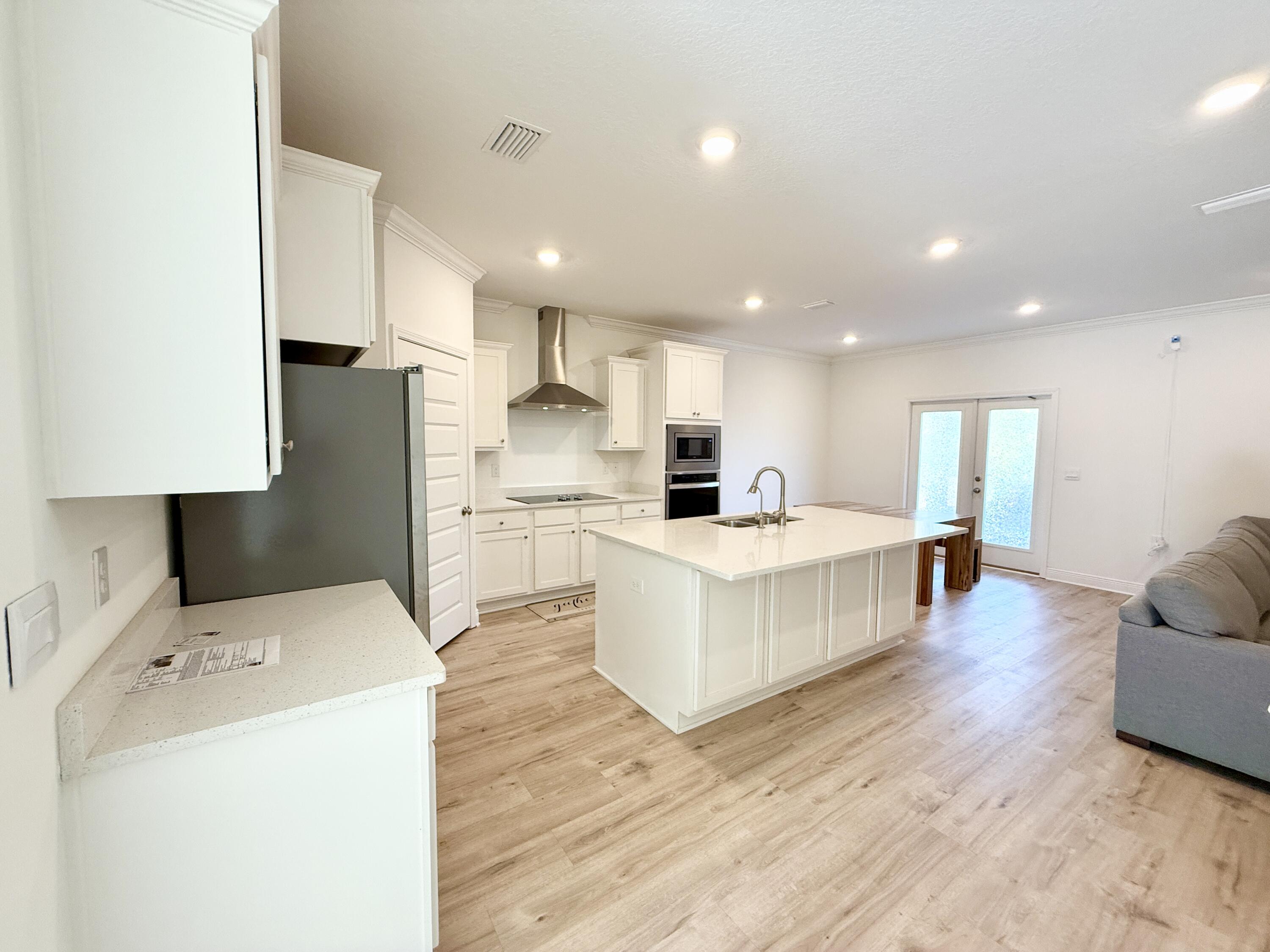 TIERRA VERDE - Residential