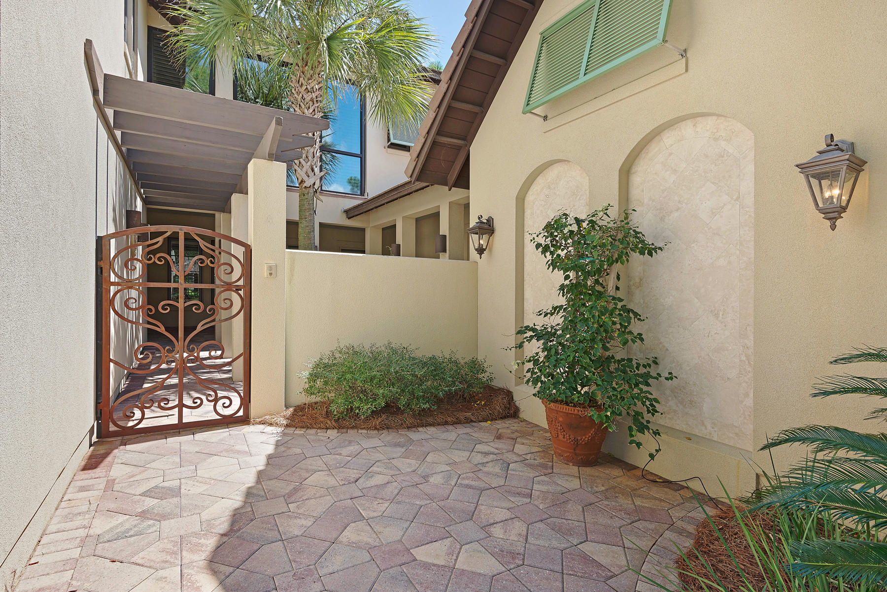 ISLAND GREEN - Residential