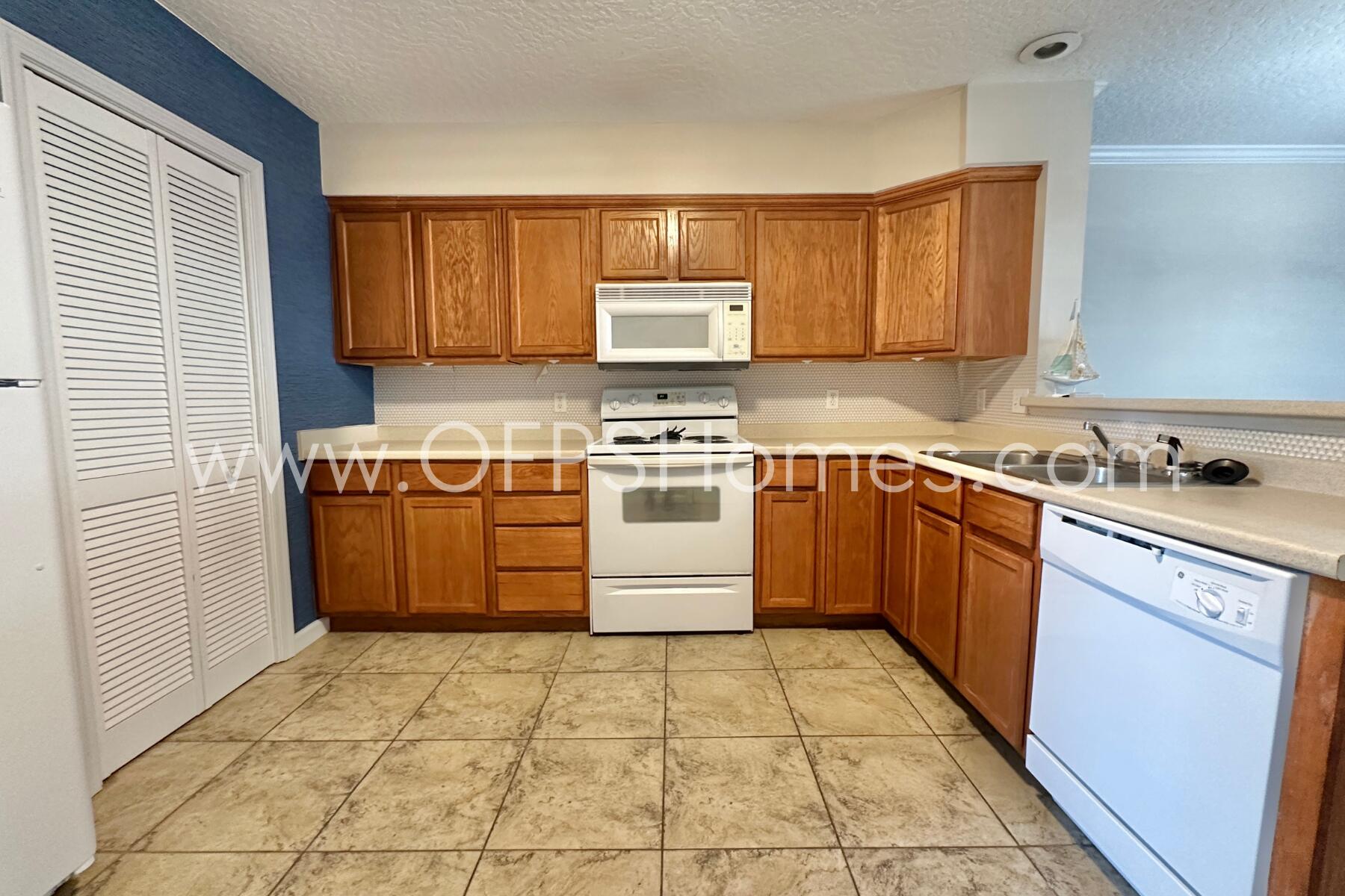 SHAY LIN T/H - Residential Lease