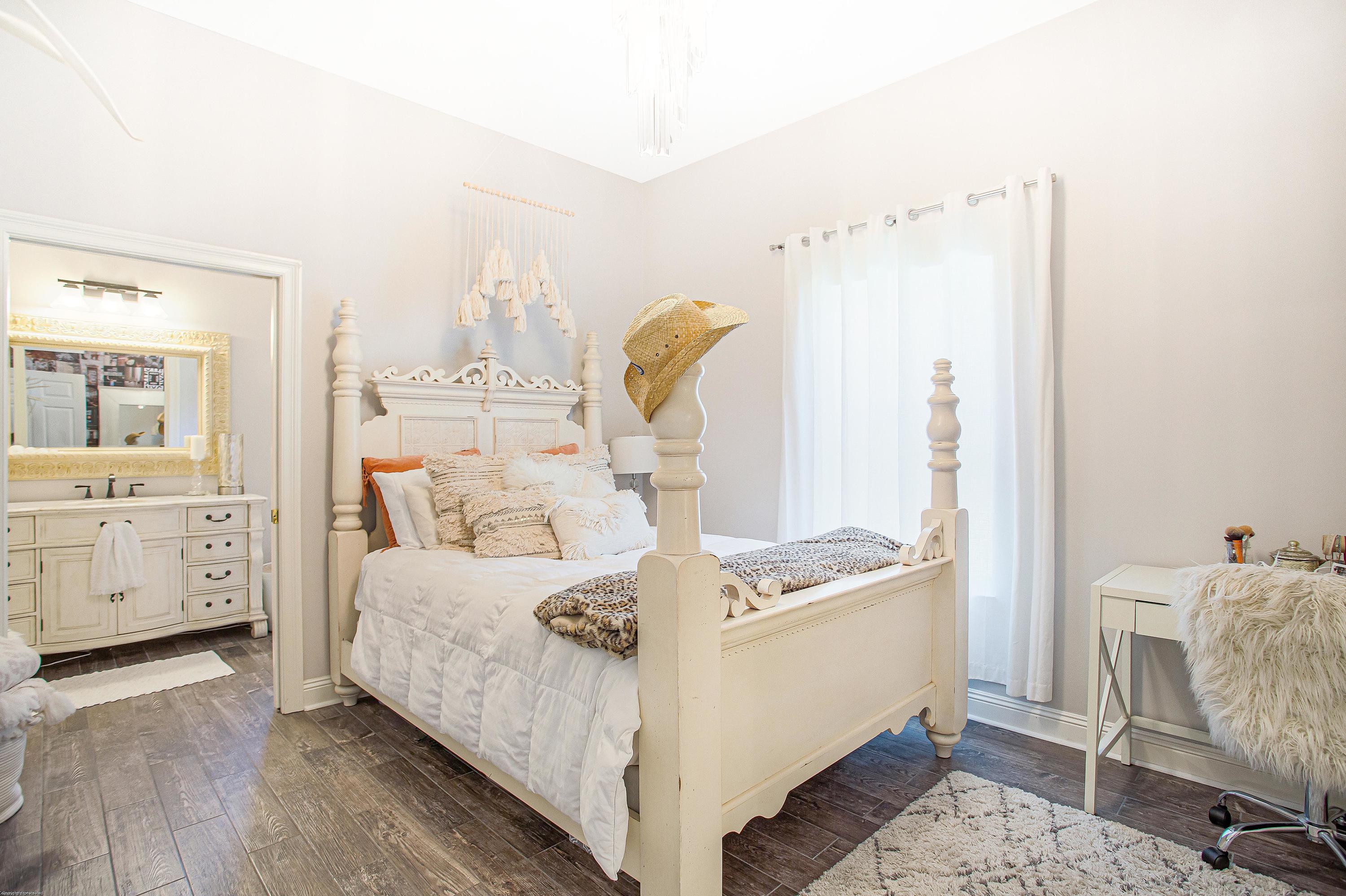 WINDSOR FOREST - Residential