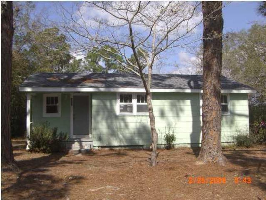 3/2 Home centrally located in Crestview. No pets or smoking. Applicants; Application includes thorough credit and background check.