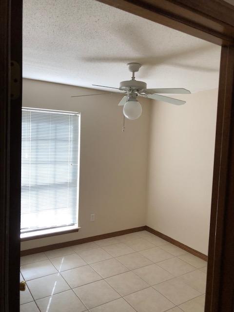 VALPARAISO PINECREST 5 - Residential Lease