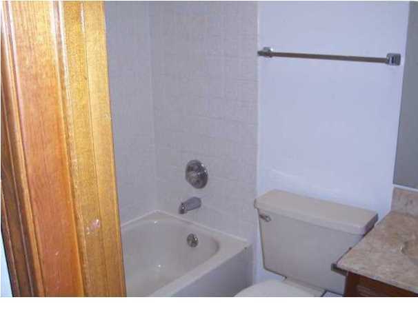 VALPARAISO PINECREST 5 - Residential Lease