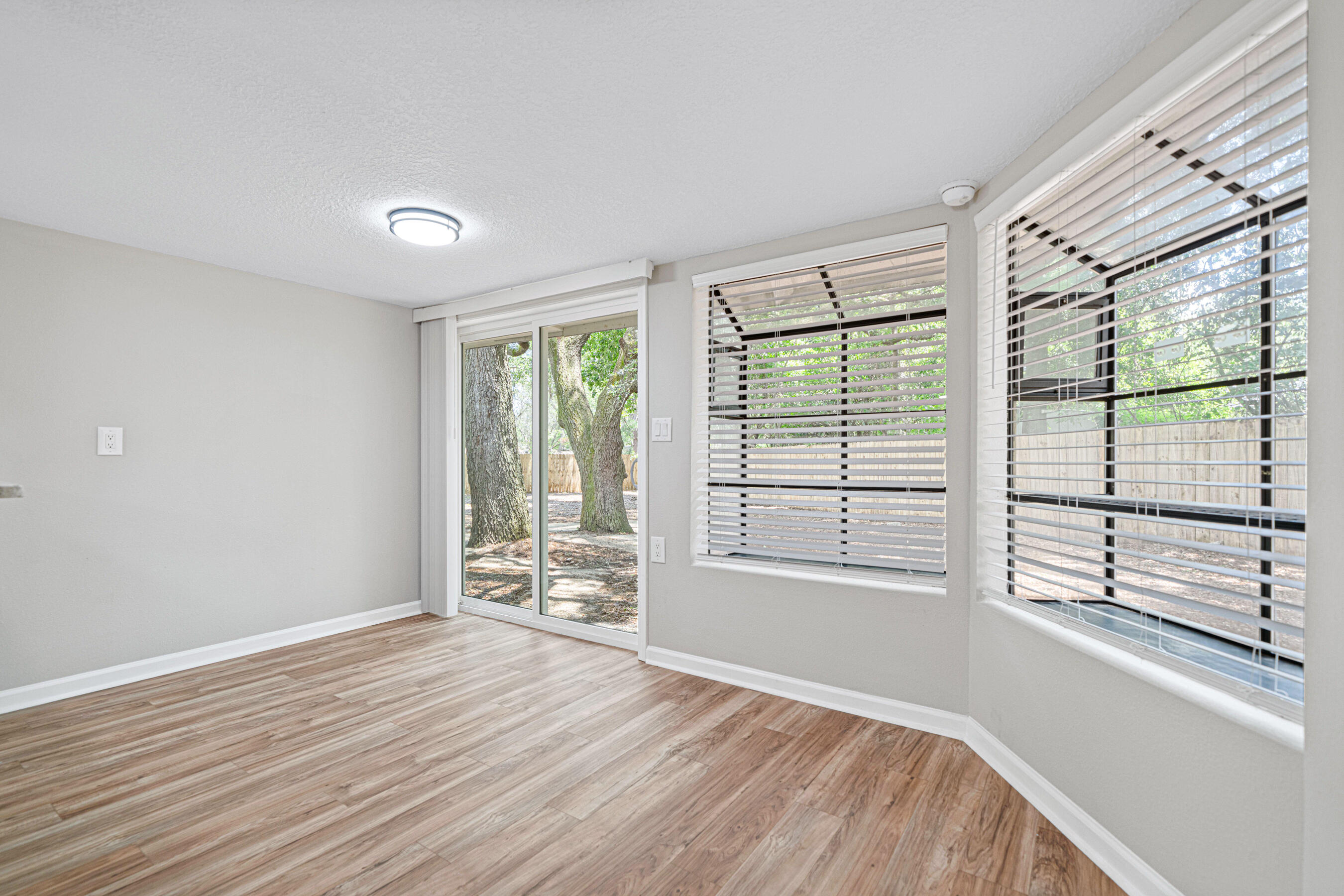 HOLLEY/NAVARRE - Residential