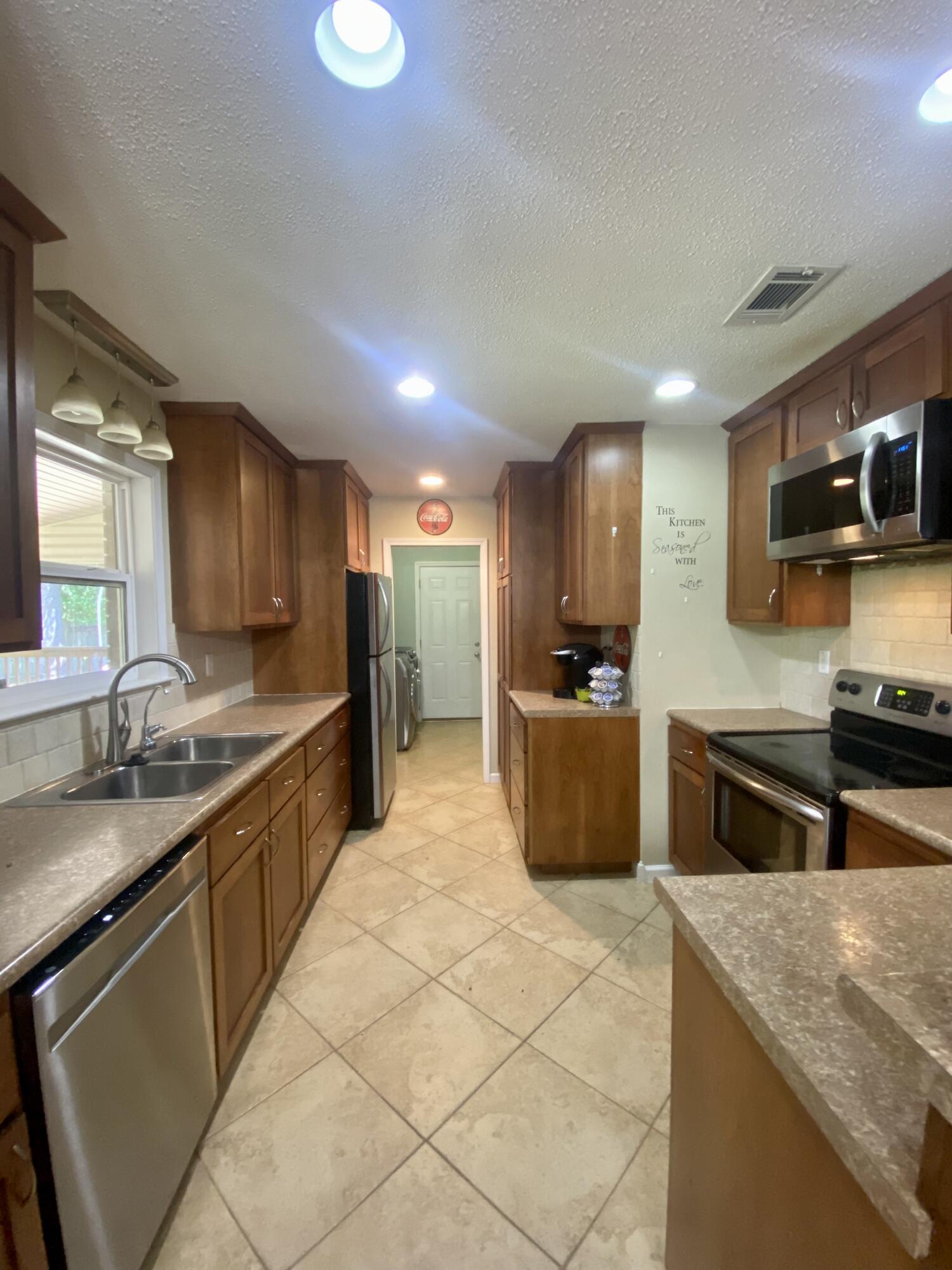 COUNTRYVIEW ESTATES 1ST ADDN - Residential