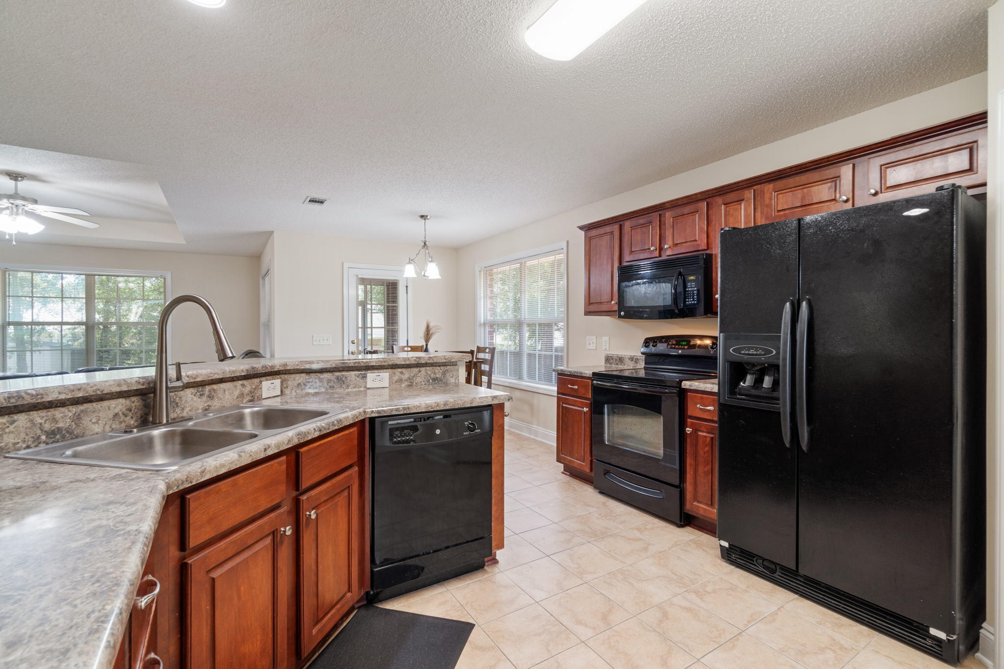 WOODBURY FOREST - Residential