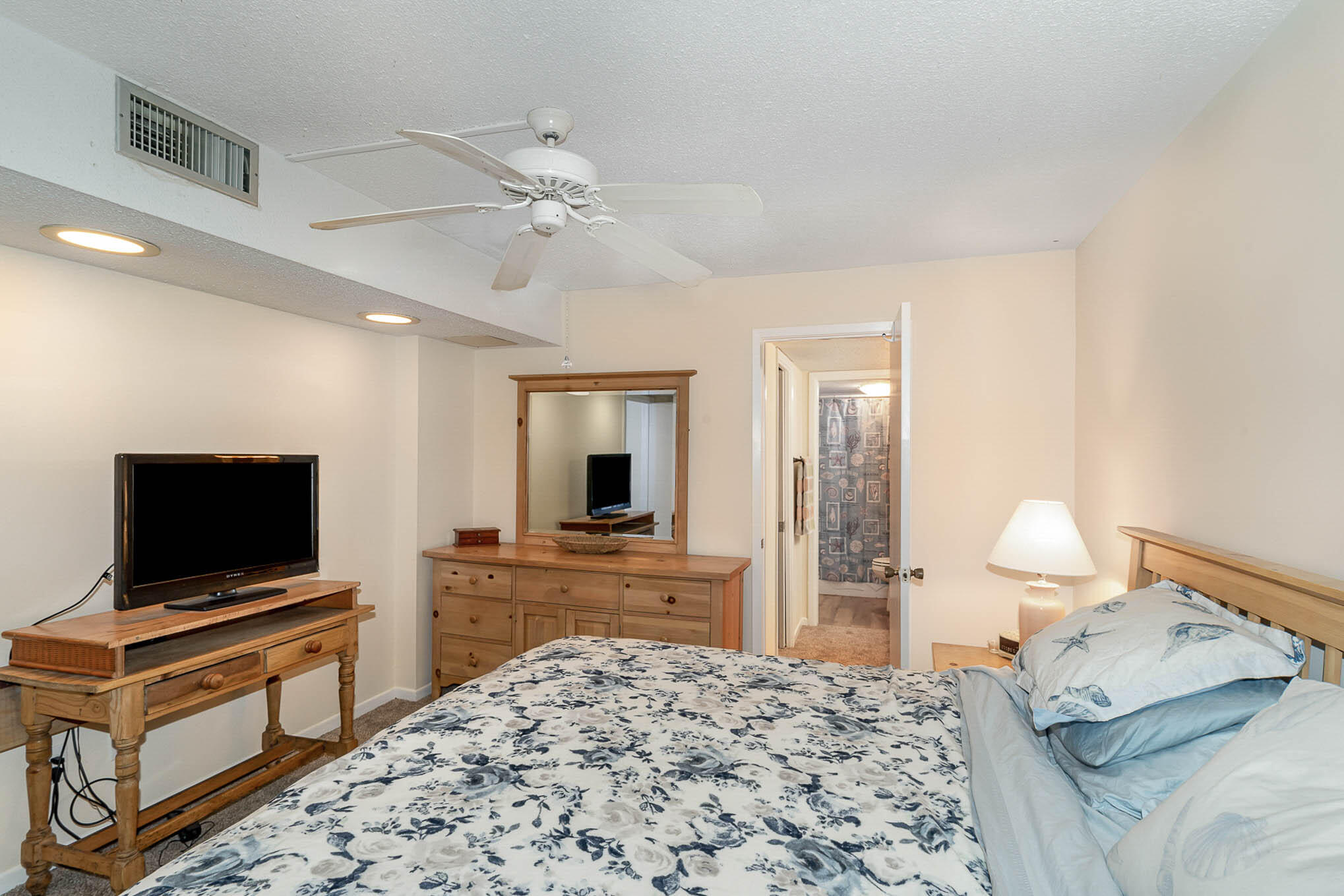 EL MATADOR CONDO - Residential