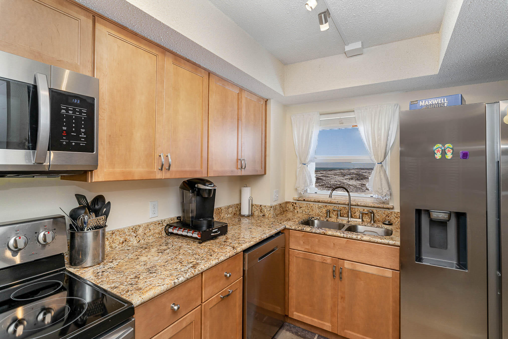EL MATADOR CONDO - Residential
