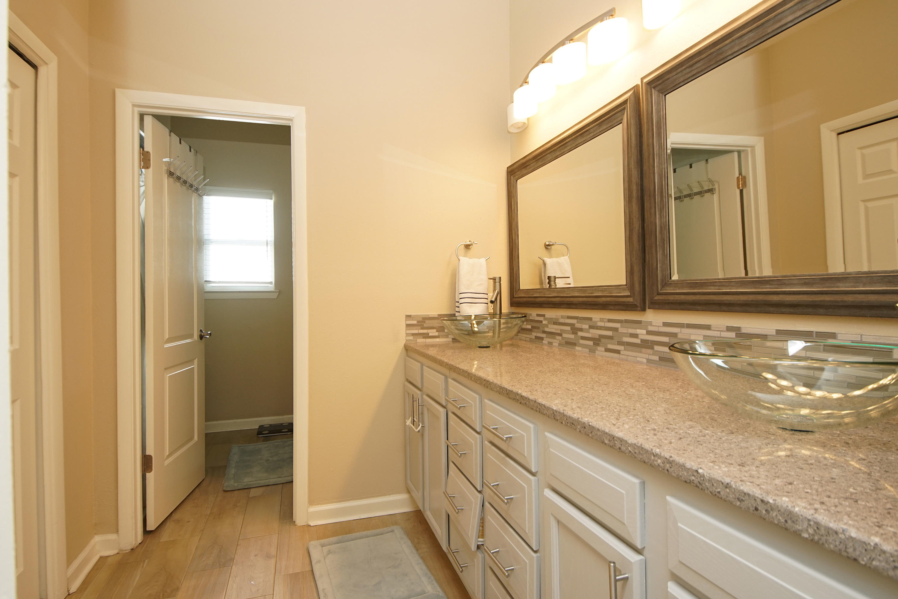 BAYVIEW MANOR - Residential