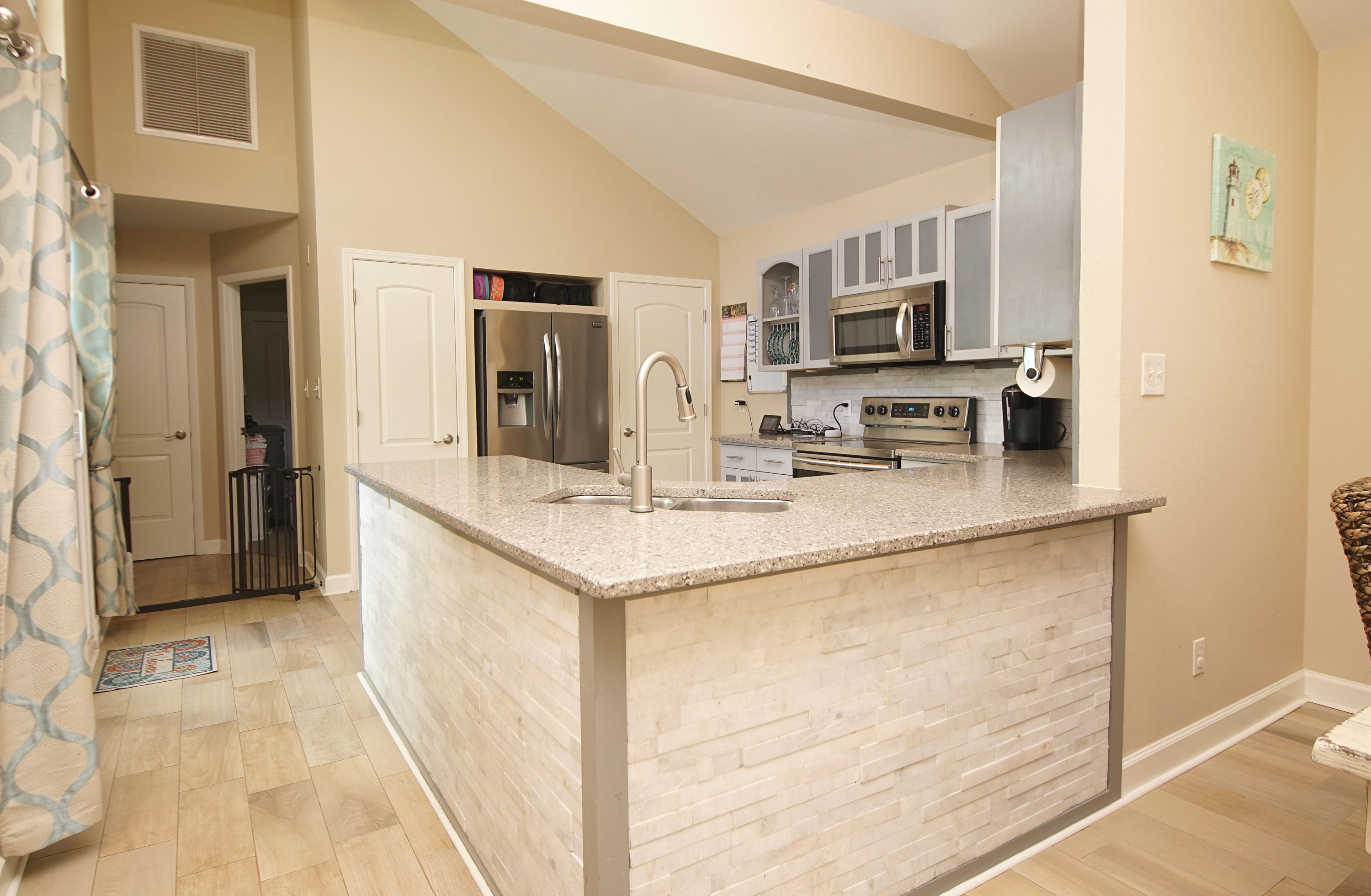 BAYVIEW MANOR - Residential